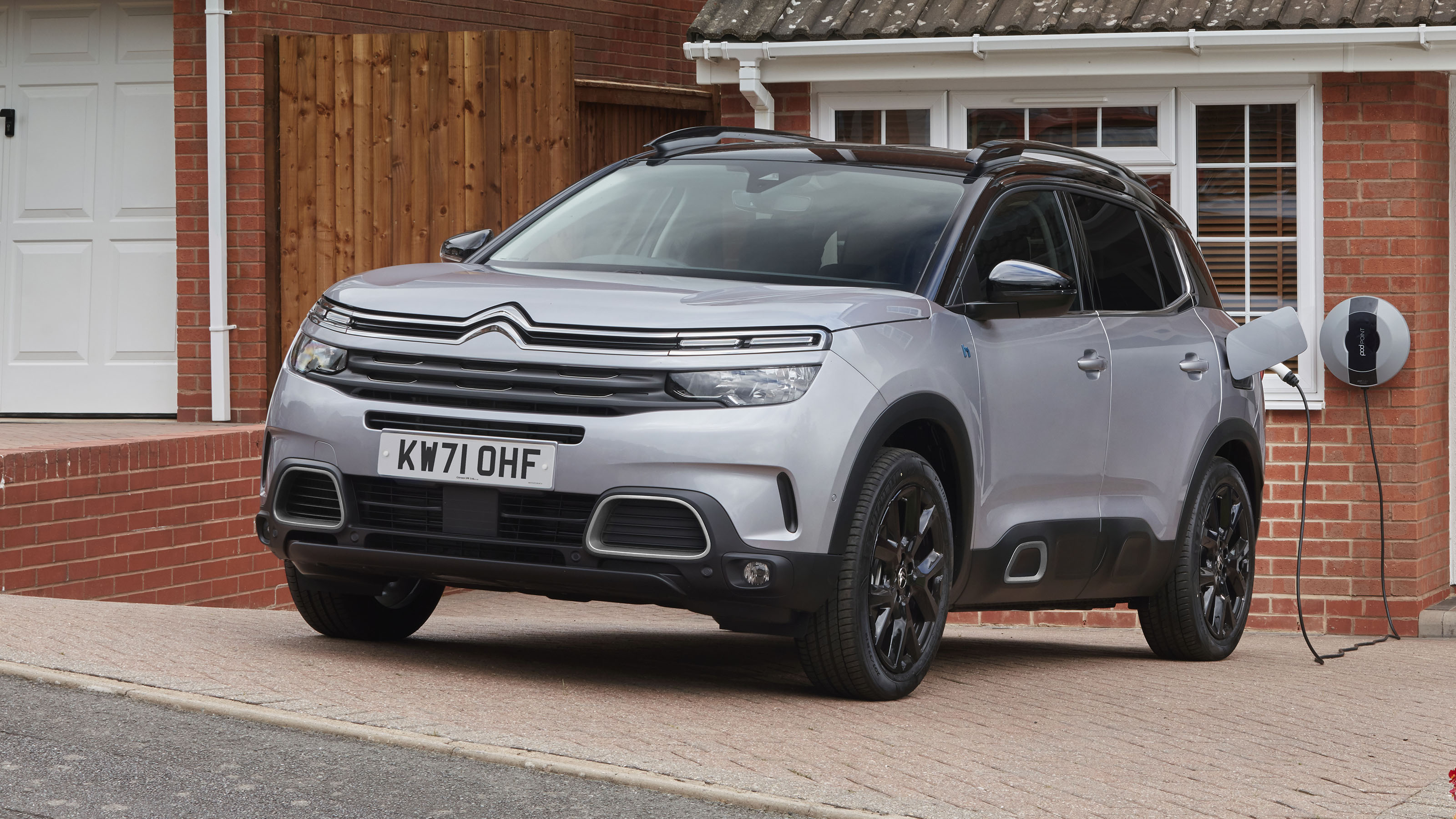 Citroen C5 Aircross Hybrid Black Edition on charge