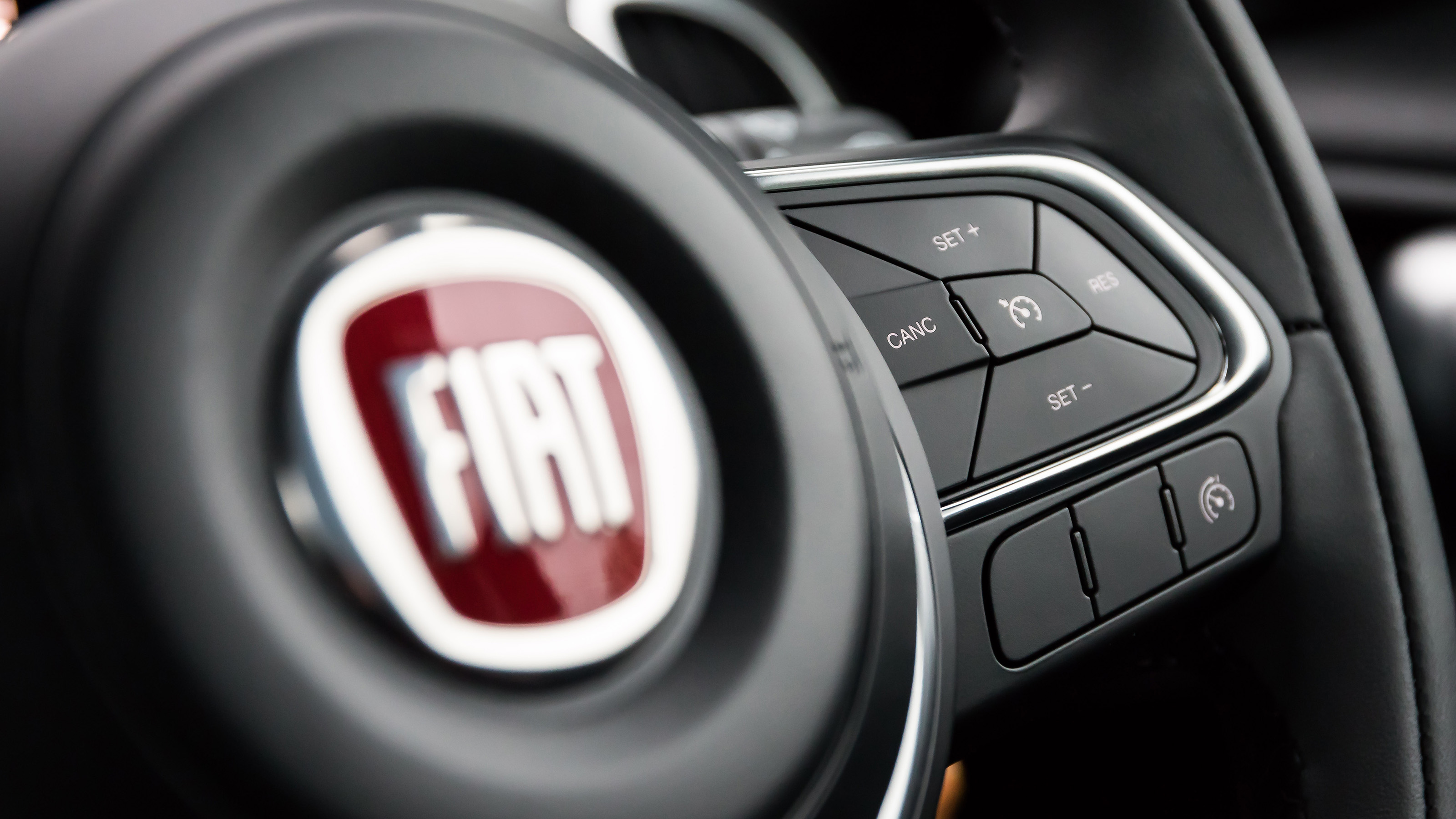 Fiat 500L steering wheel buttons