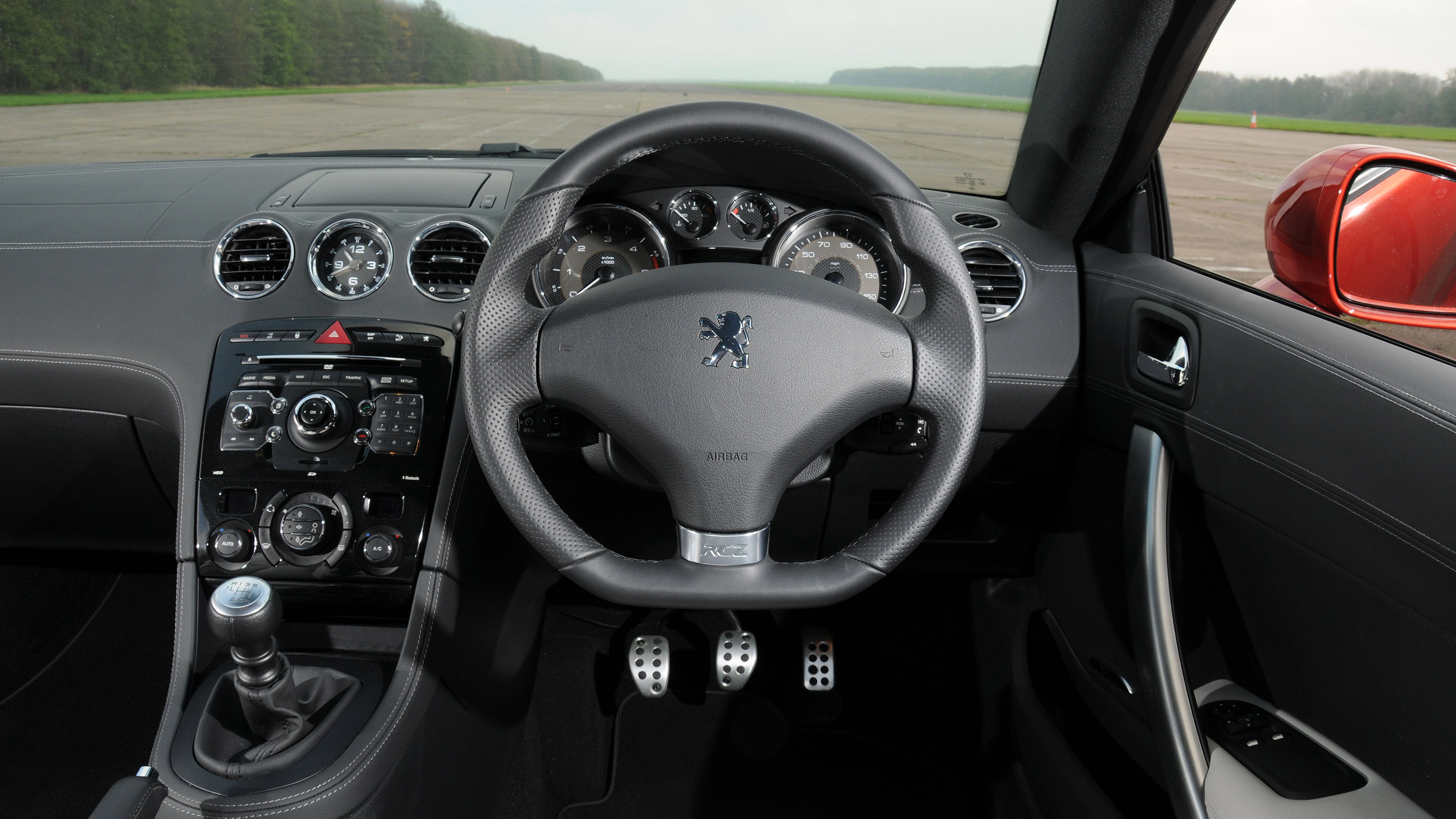 Peugeot RCZ interior