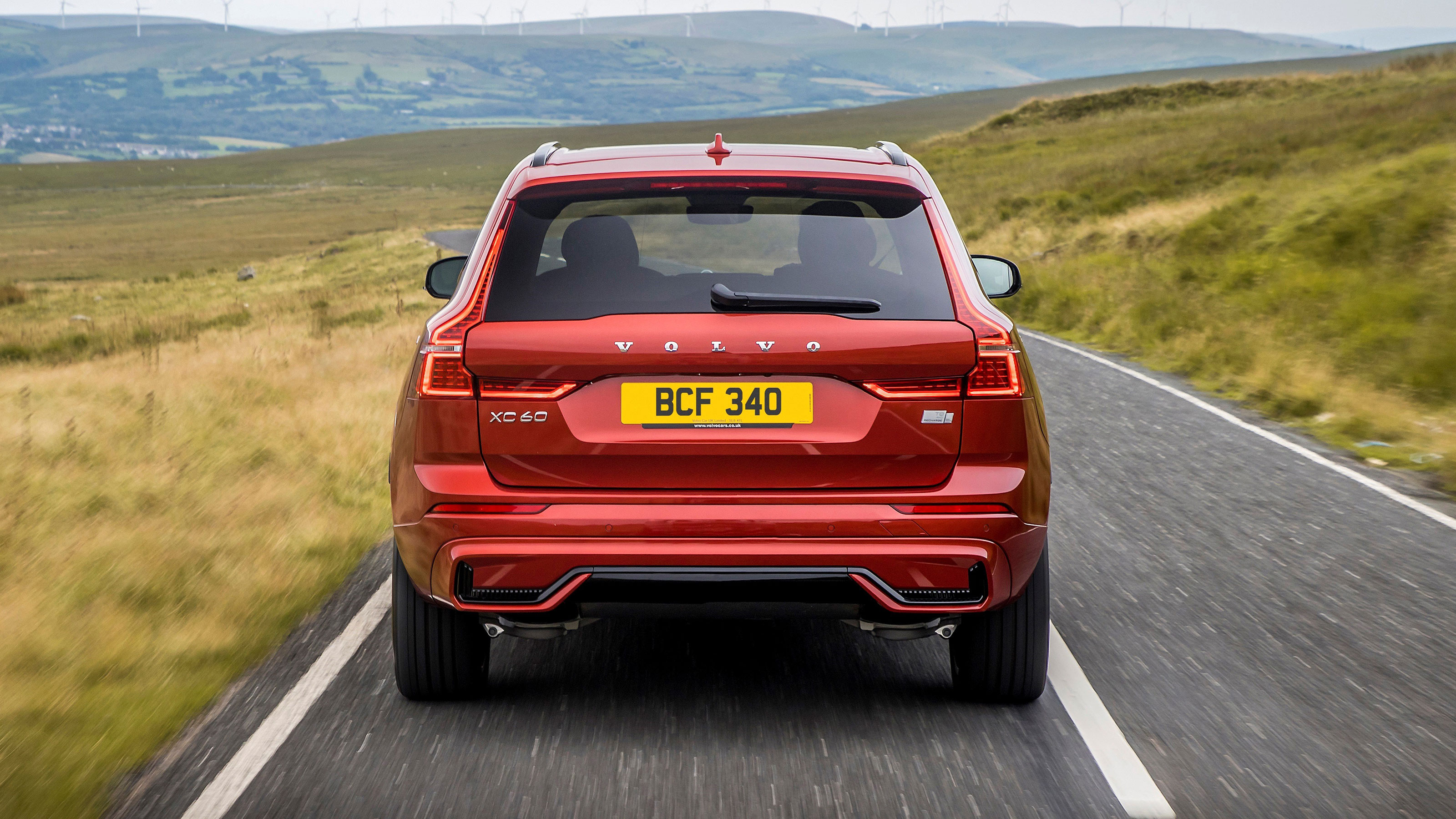 Volvo XC60 Recharge hybrid rear tracking