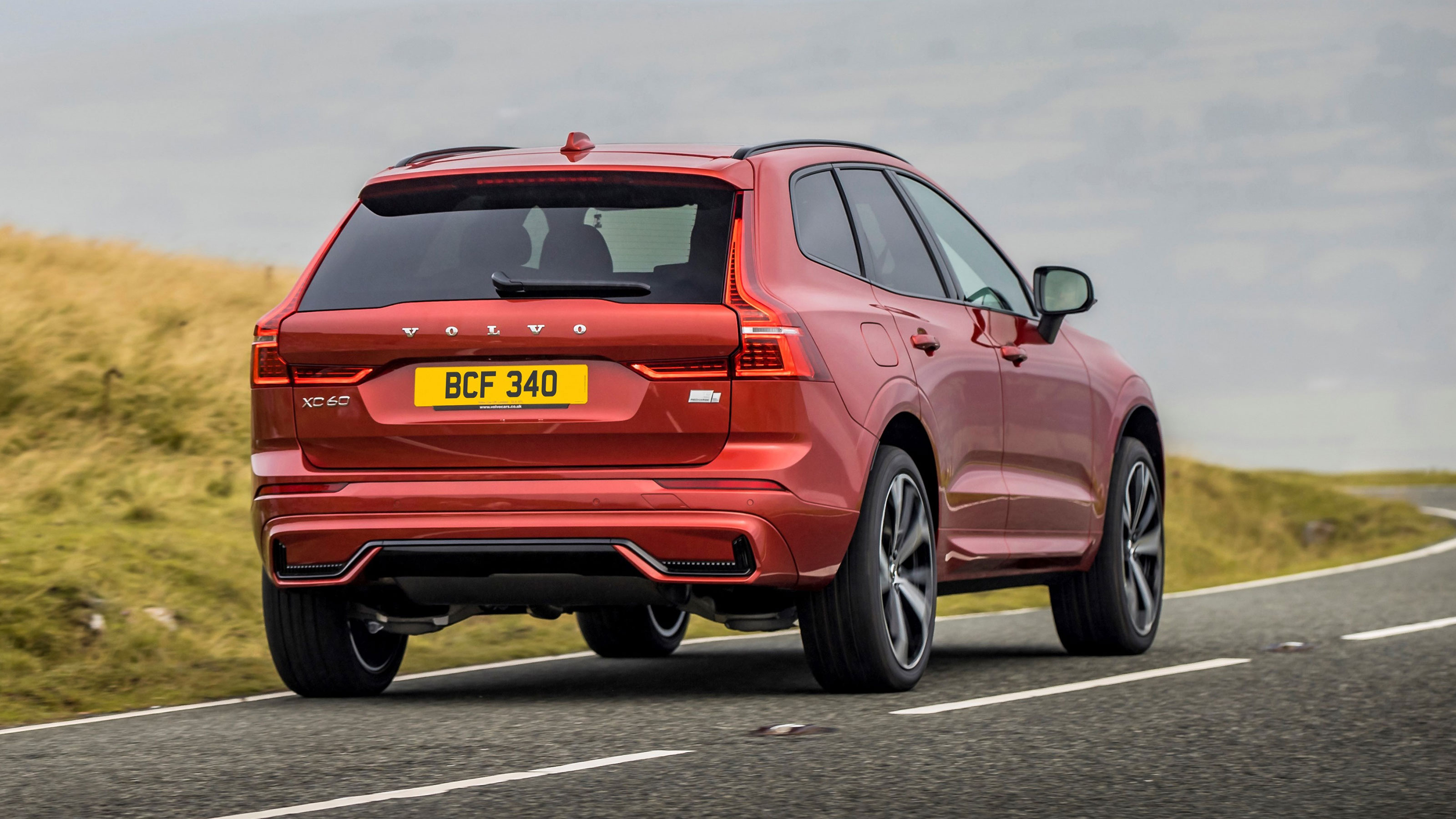 Volvo XC60 Recharge hybrid rear 3/4 cornering