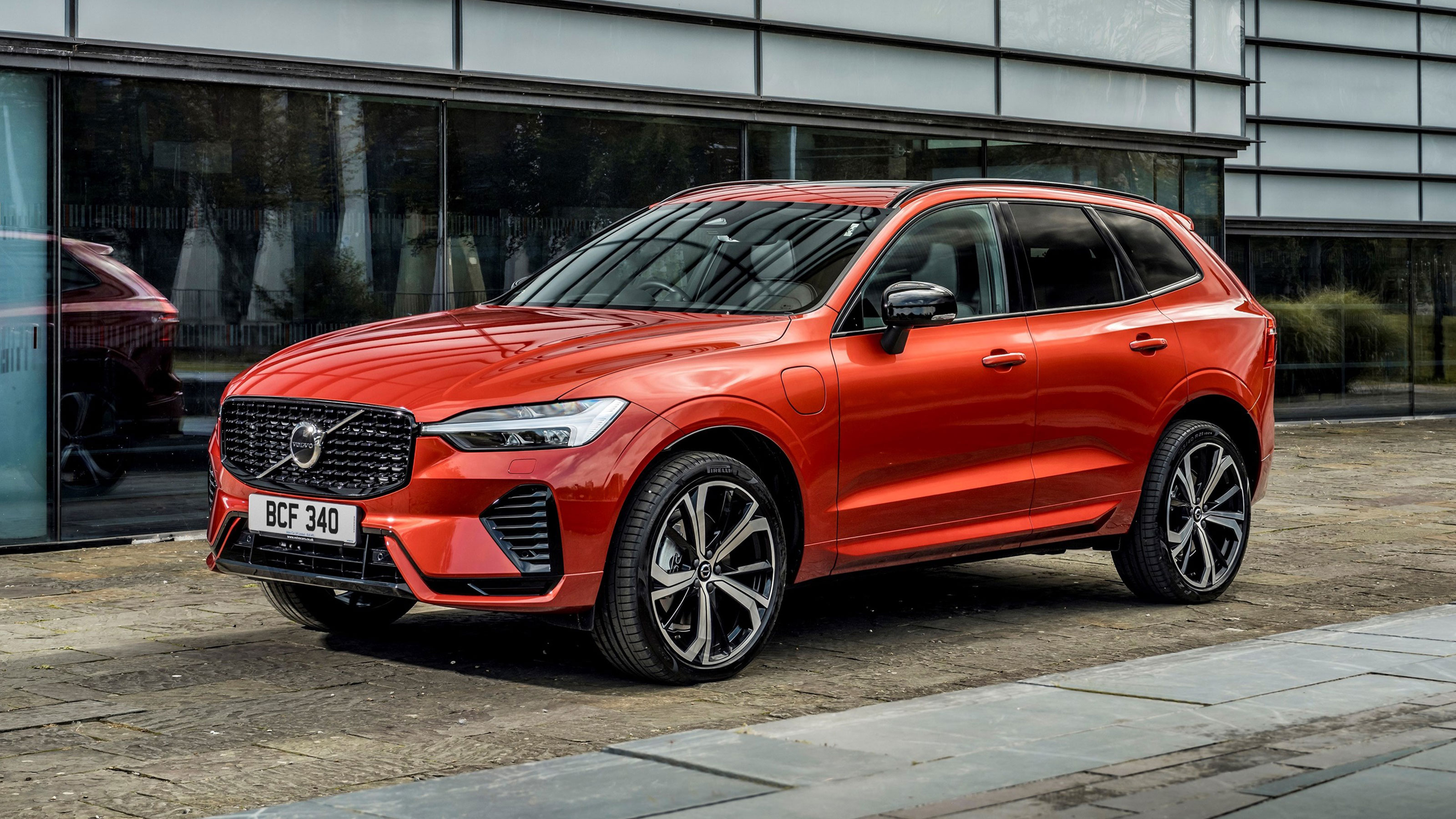 Volvo XC60 Recharge hybrid front 3/4 static