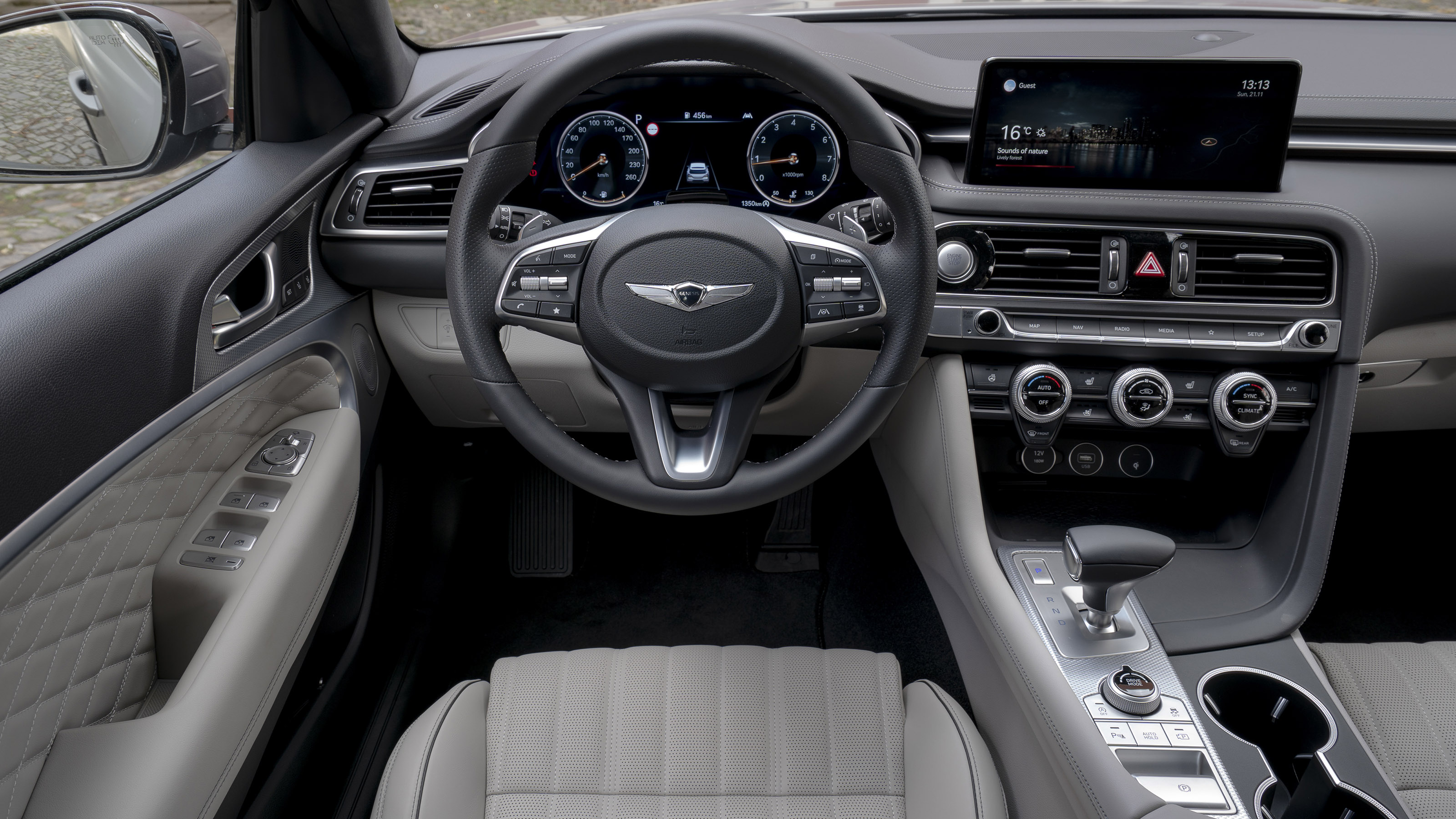 Genesis G70 Shooting Brake interior