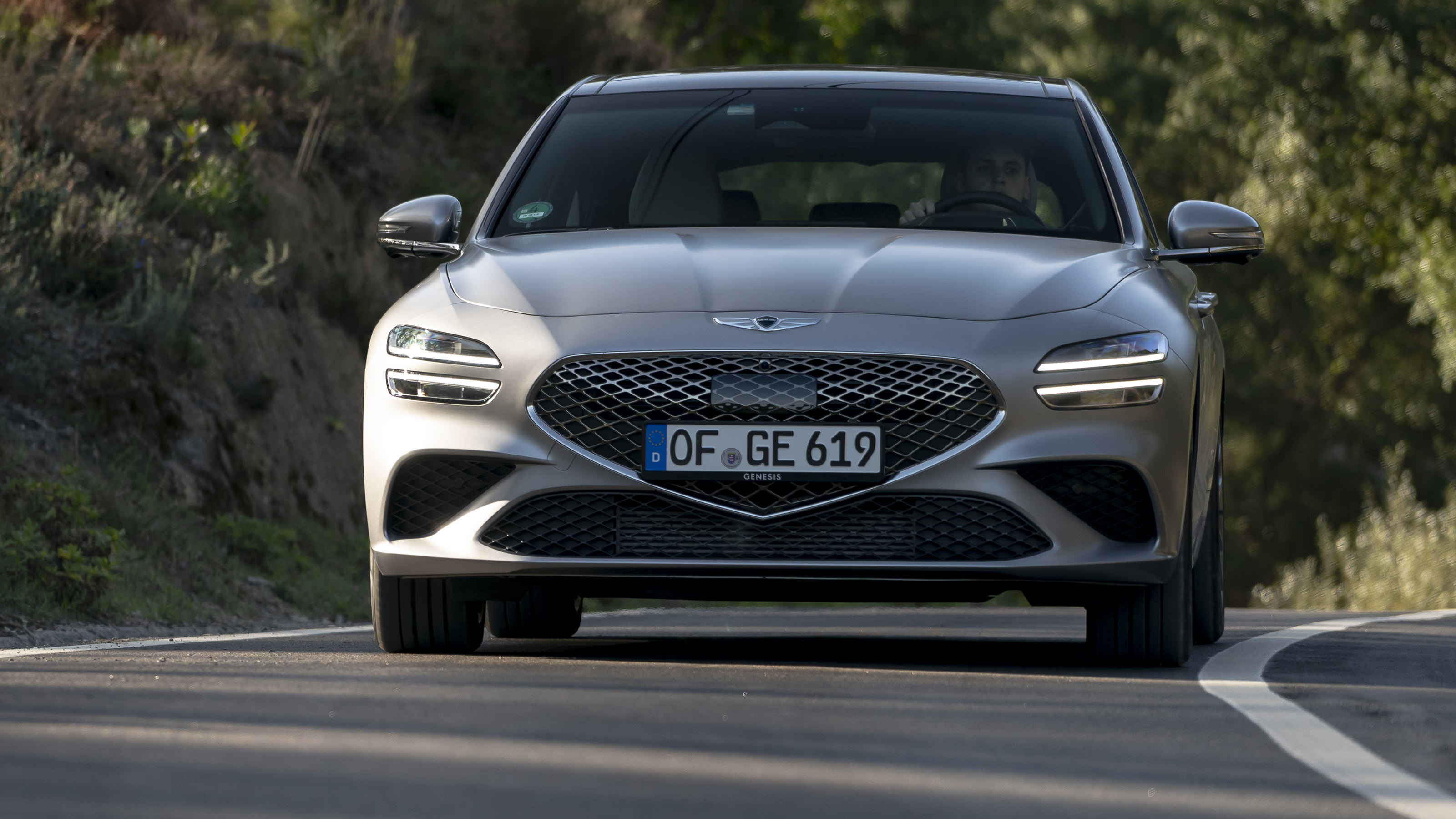 Genesis G70 Shooting Brake driving - front
