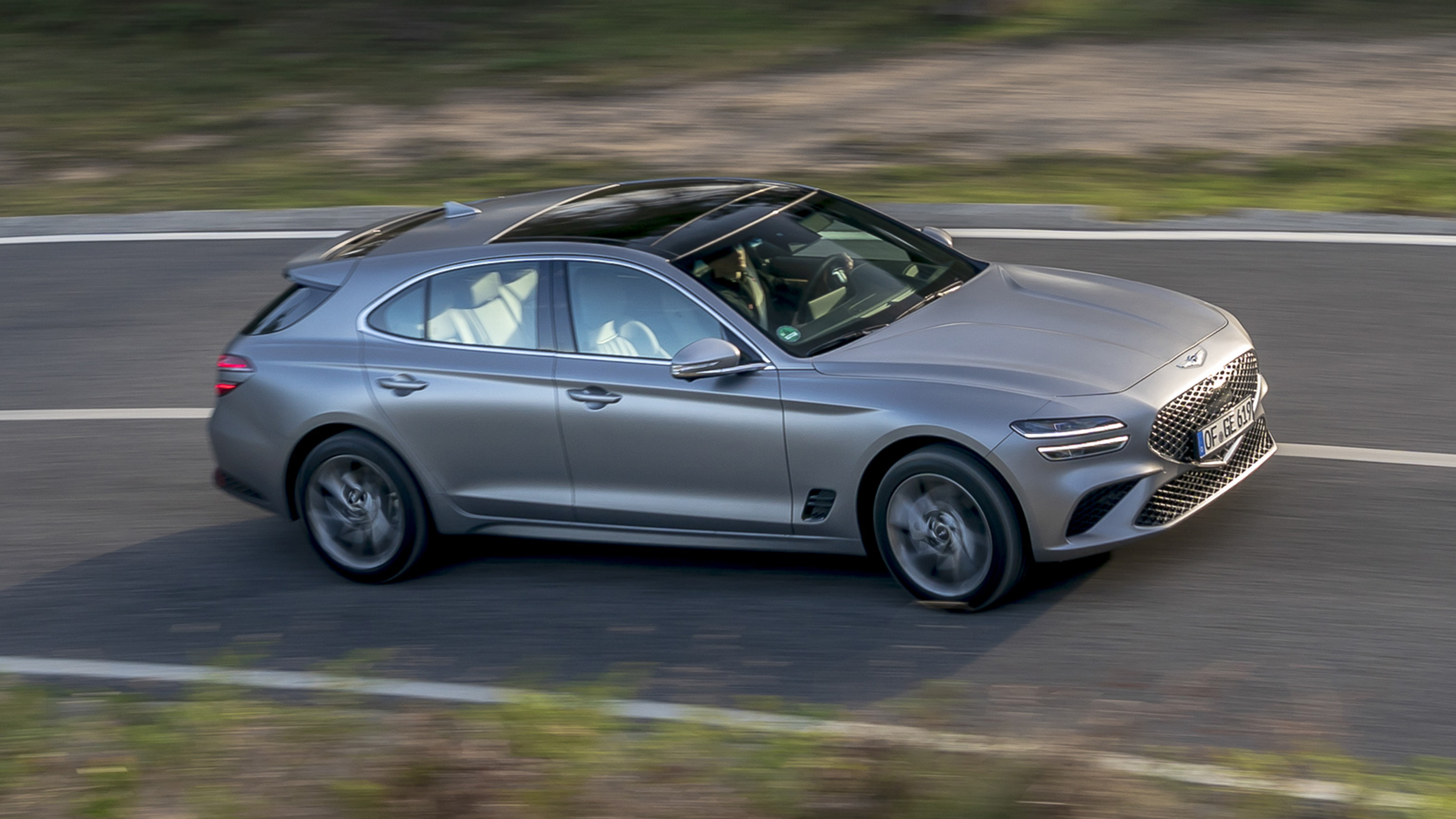 Genesis G70 Shooting Brake driving