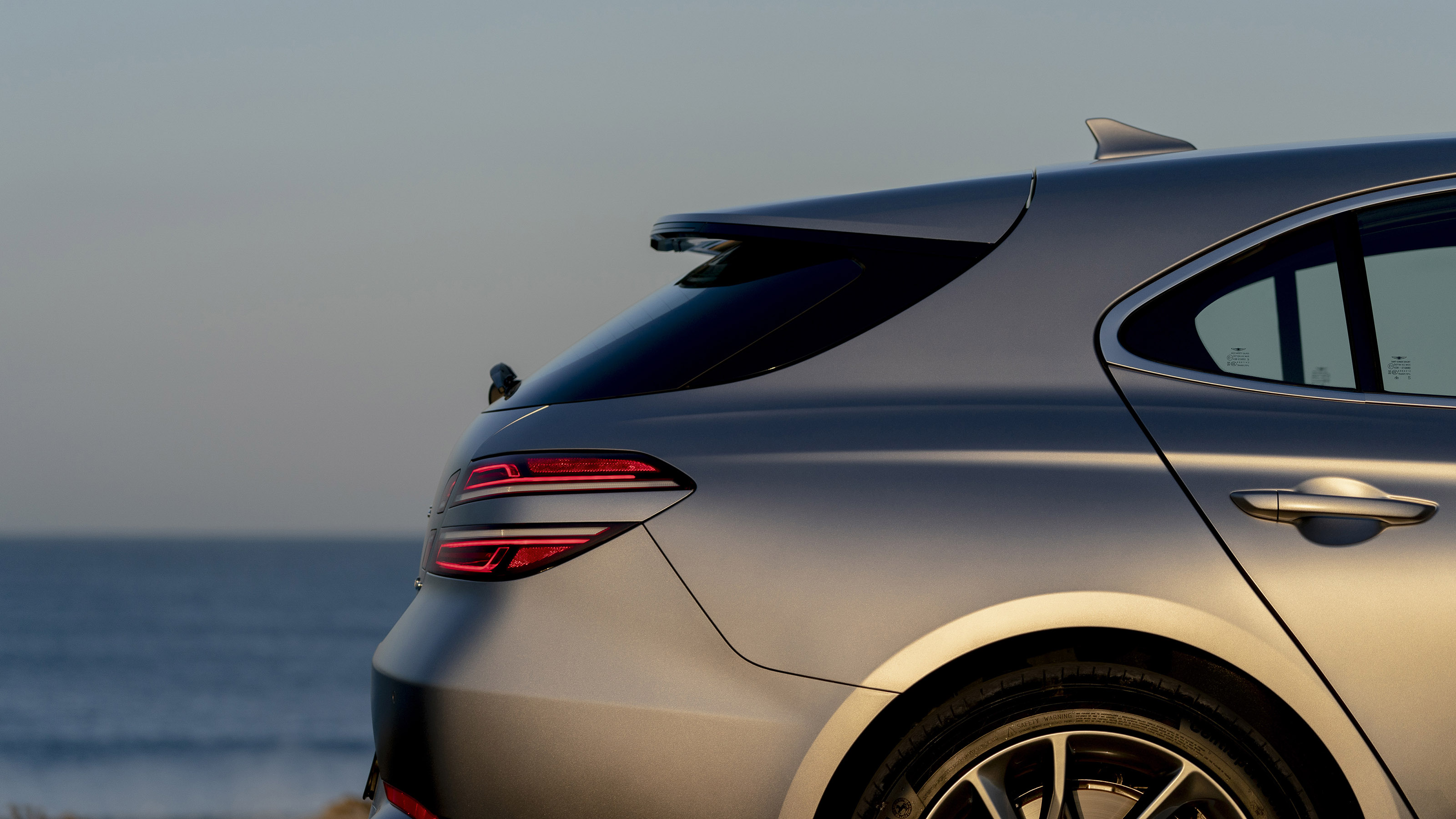 Genesis G70 Shooting Brake rear detail