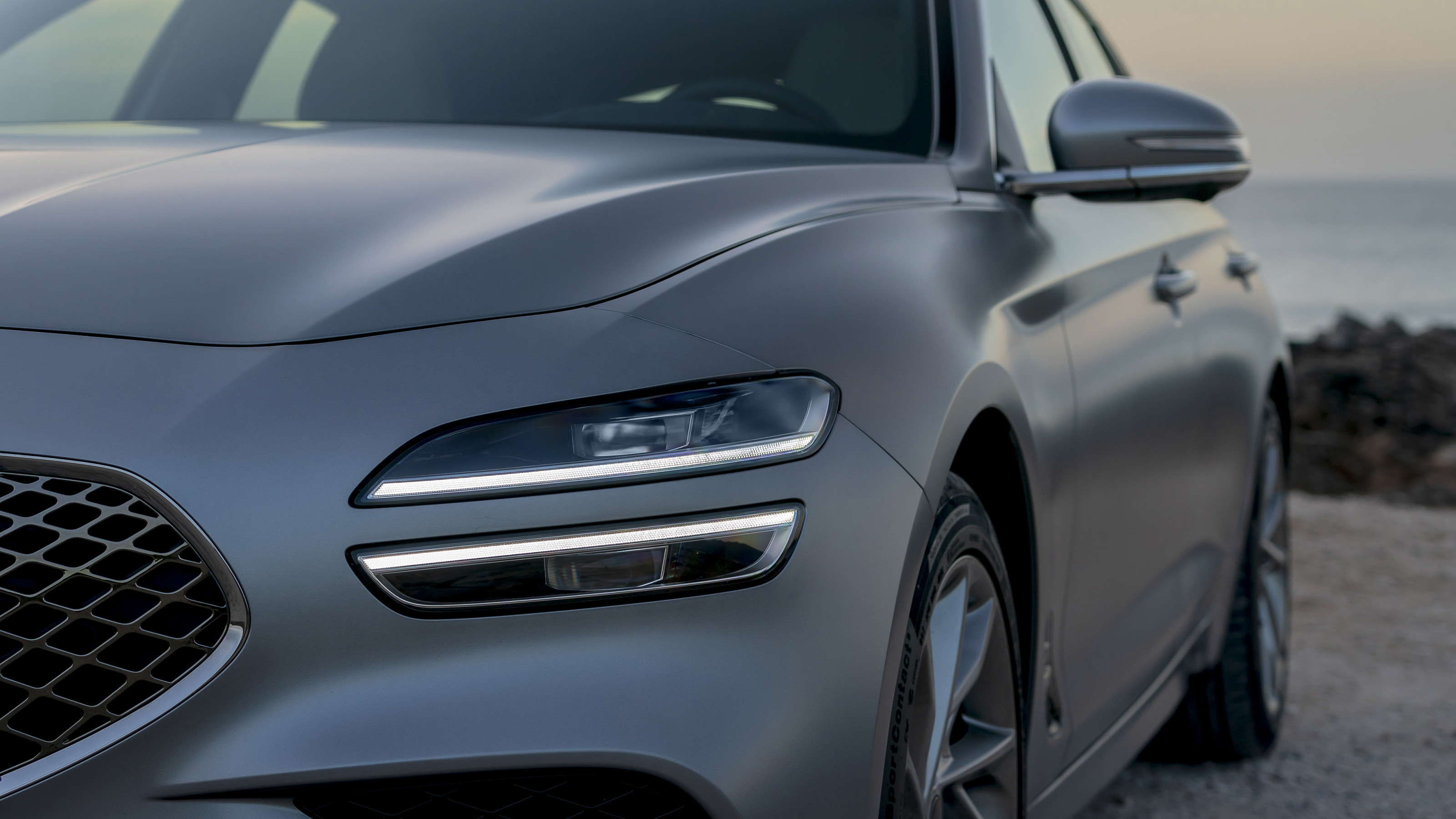 Genesis G70 Shooting Brake headlight