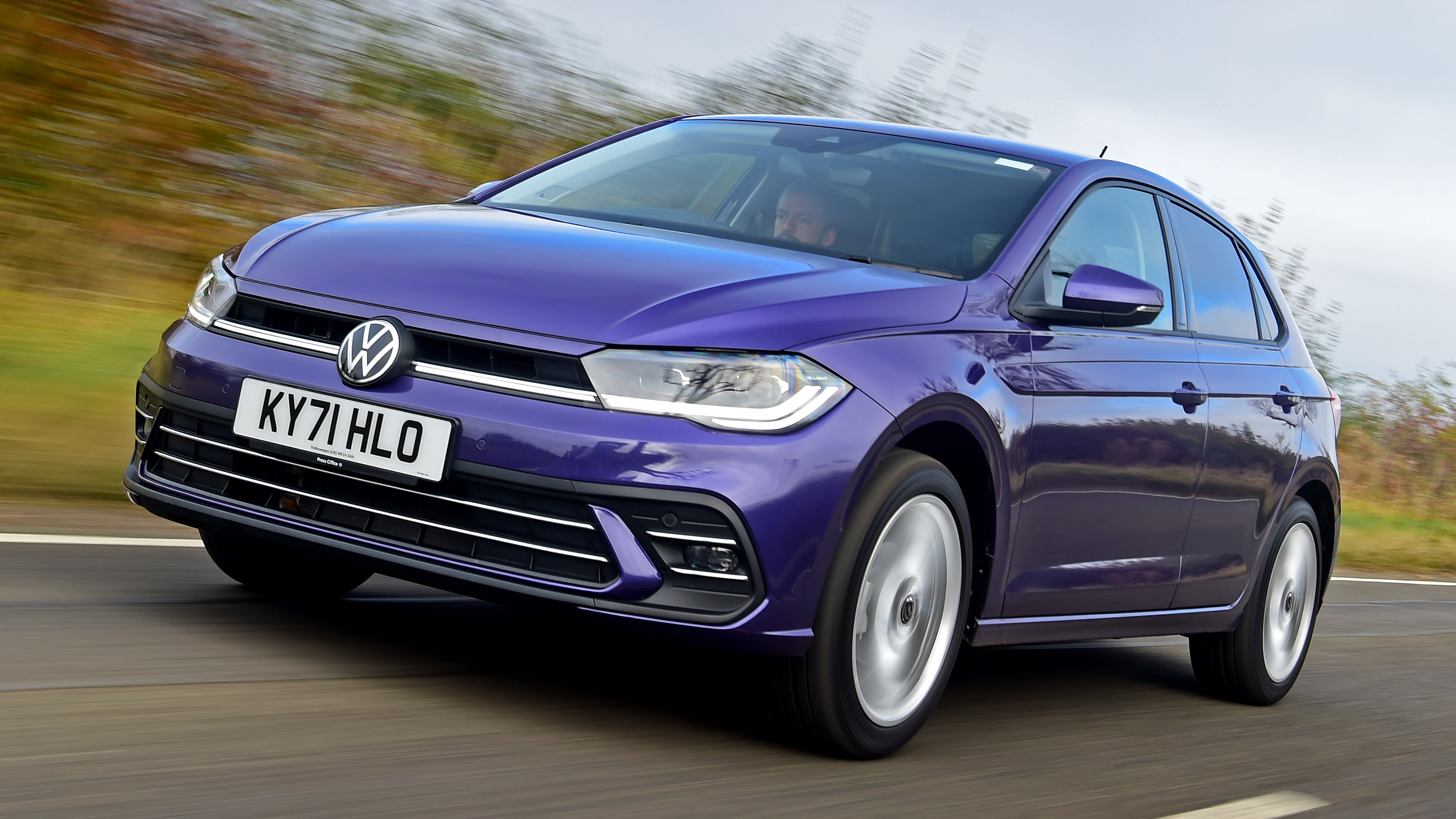 Volkswagen Polo - front 3/4 dynamic