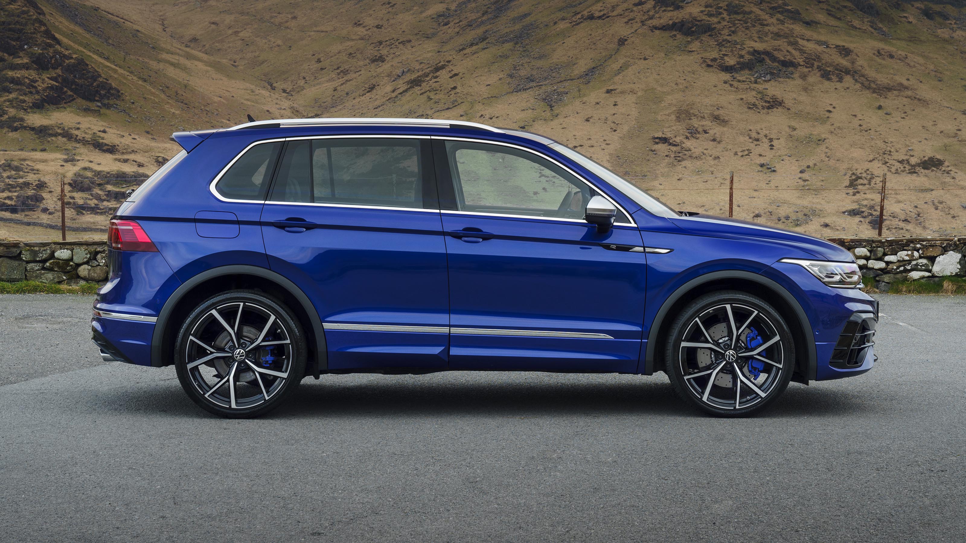 Volkswagen Tiguan R side view