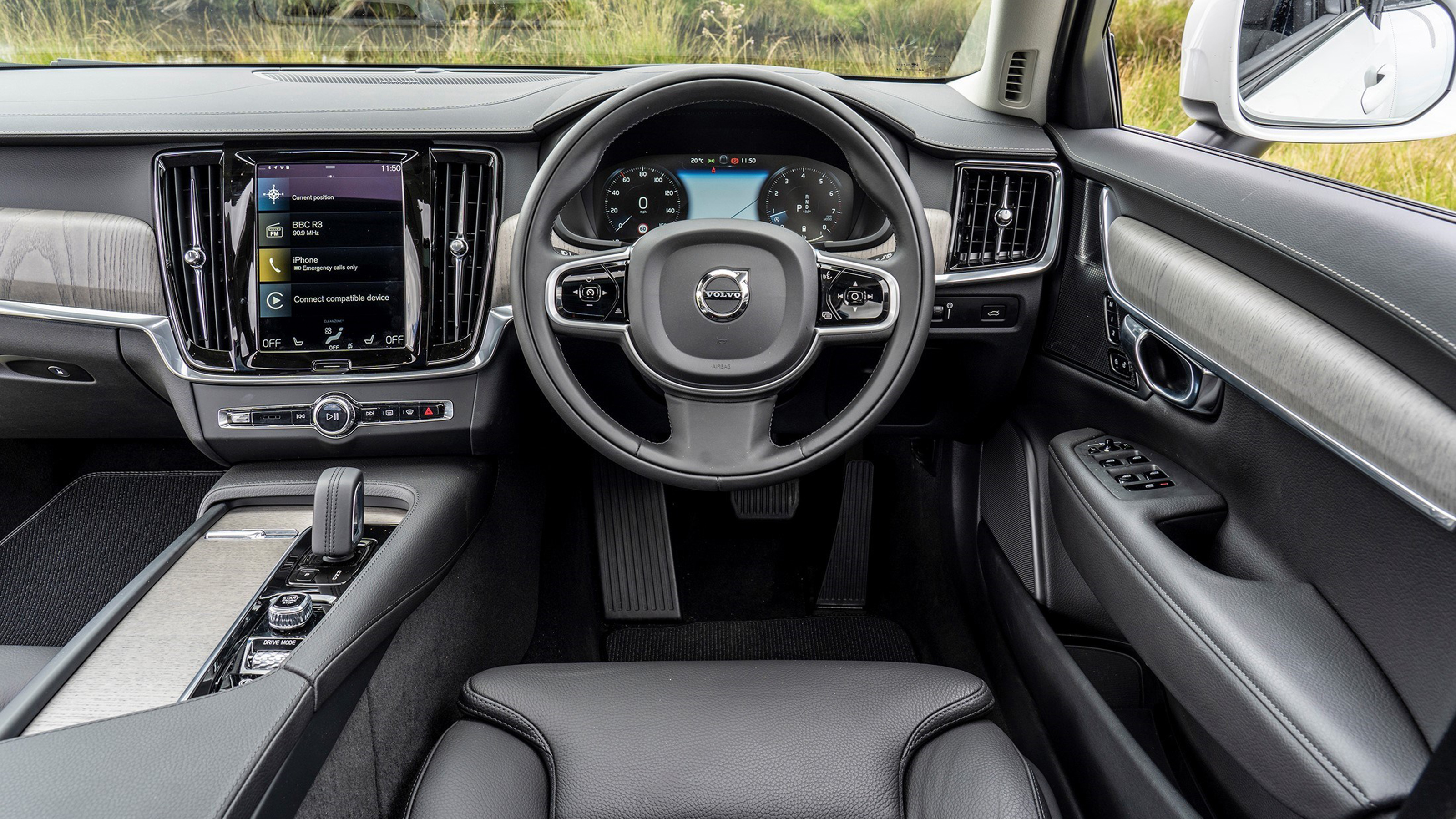 Volvo V90 Cross Country interior