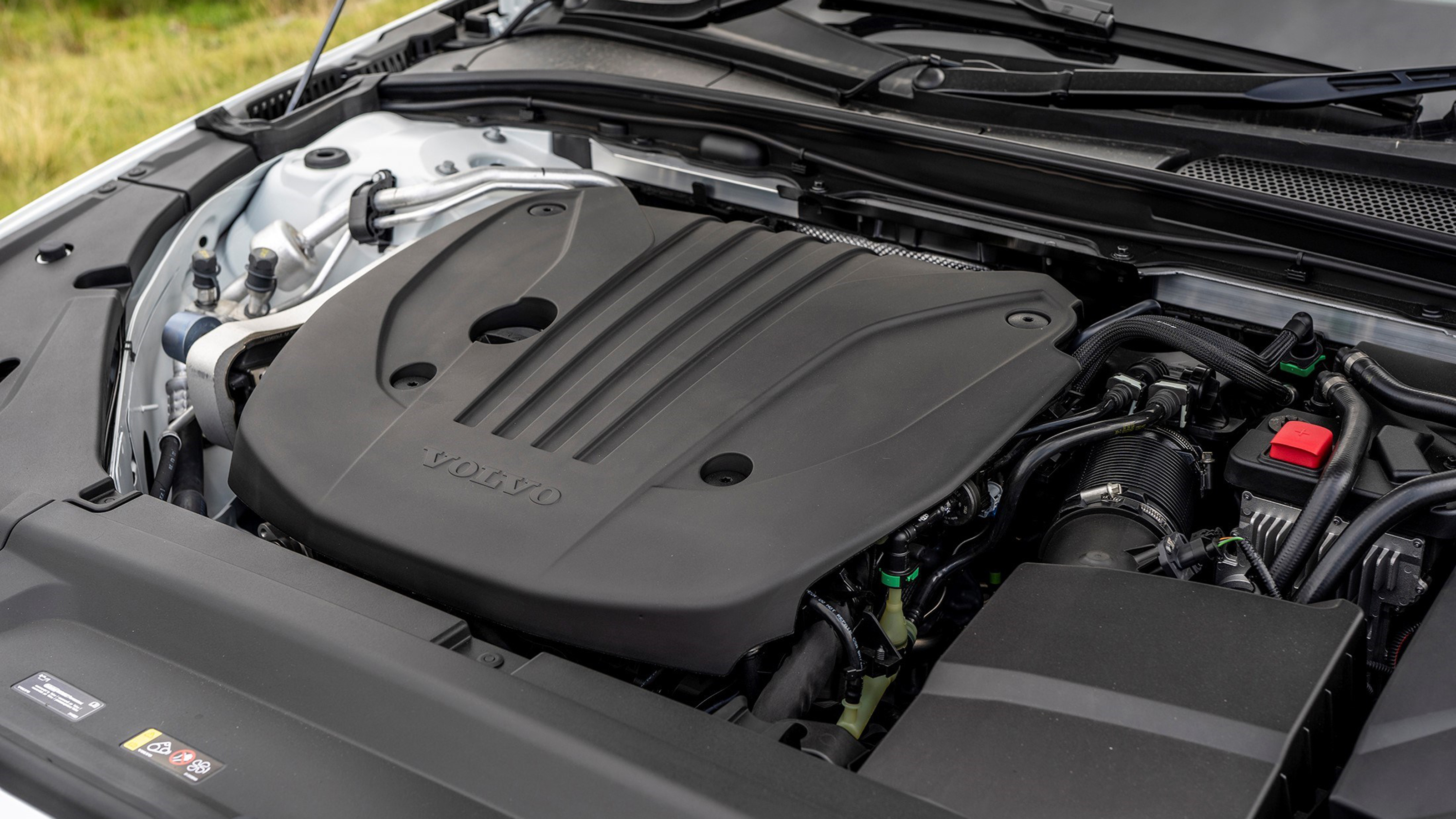 Volvo V90 Cross Country engine bay
