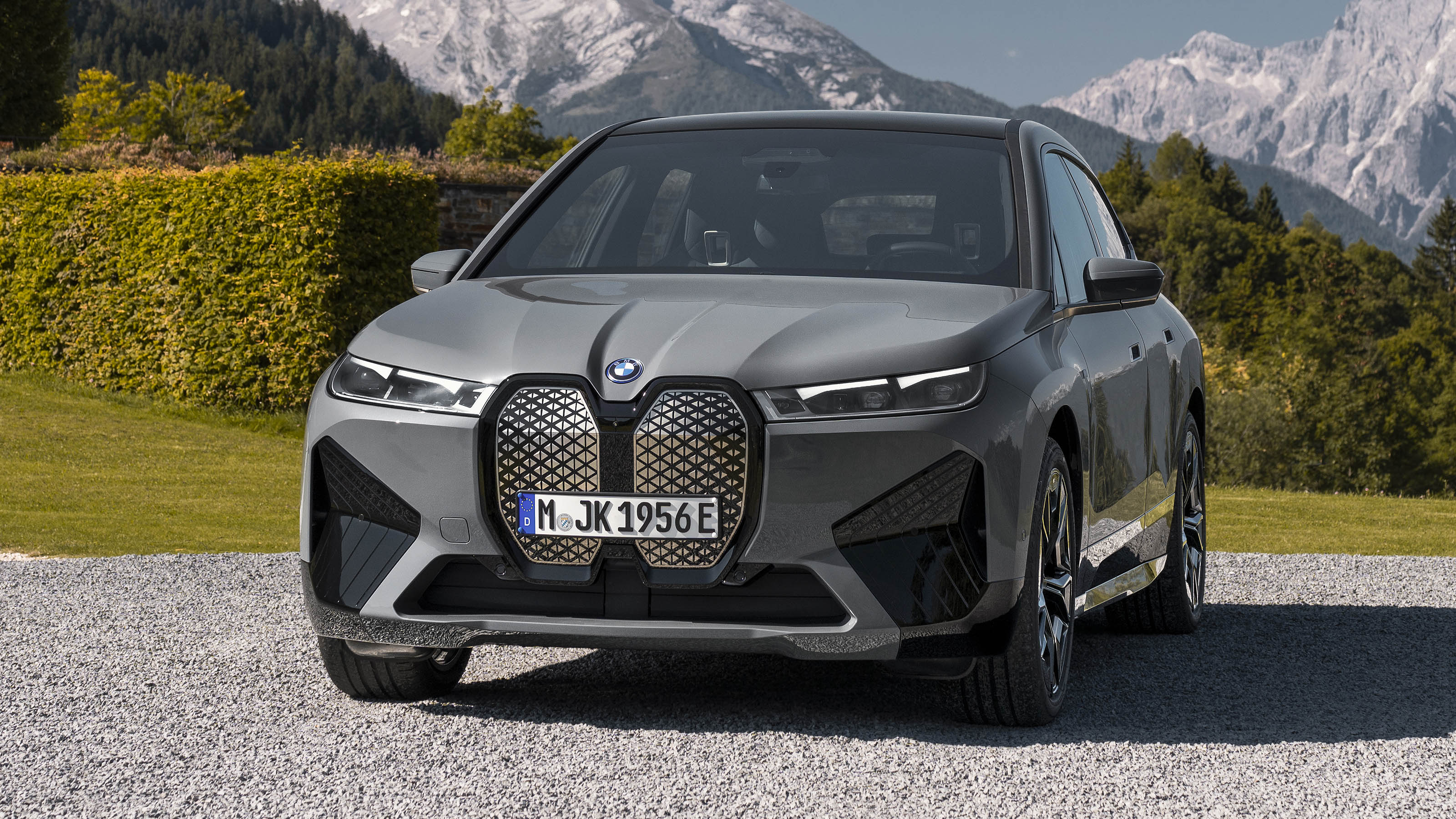 2022 BMW iX M60 front end
