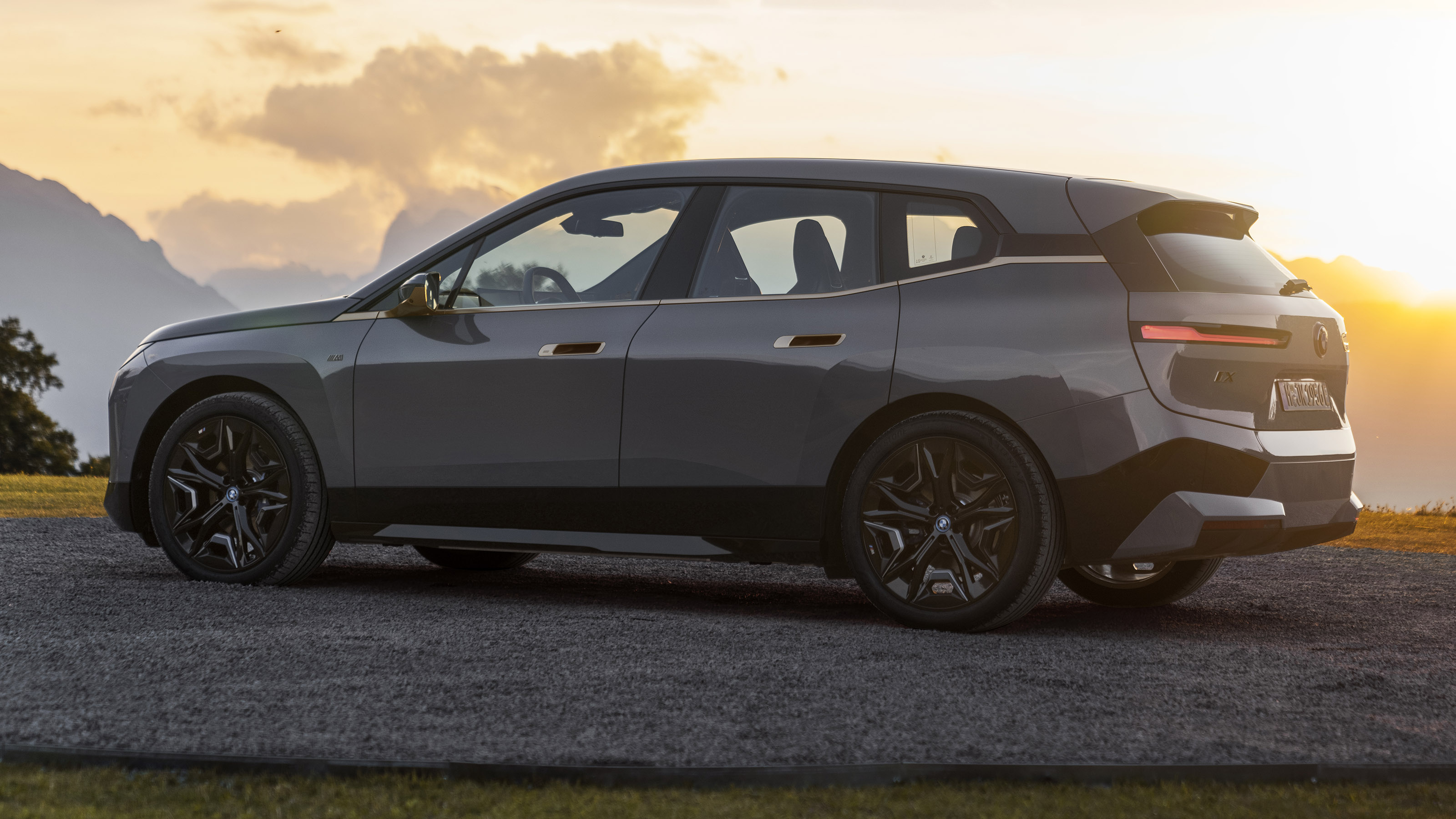2022 BMW iX M60 side