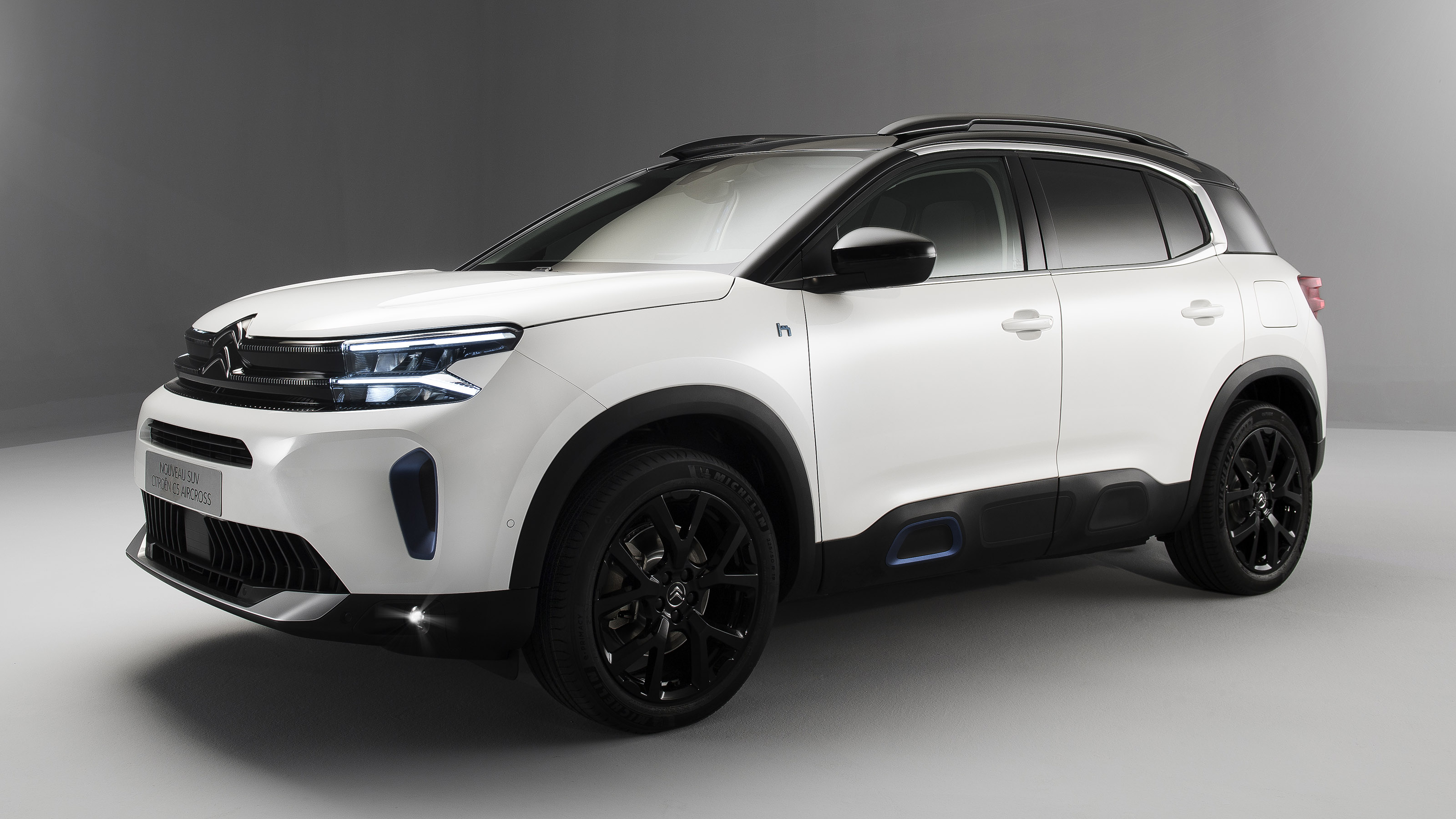 Citroen C5 Aircross facelift in white 