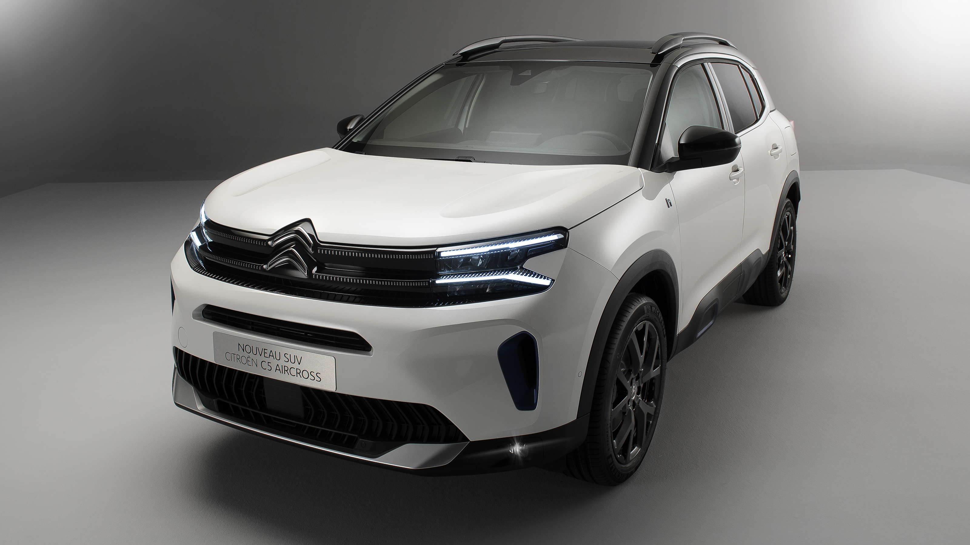 Citroen C5 Aircross facelift in white - front