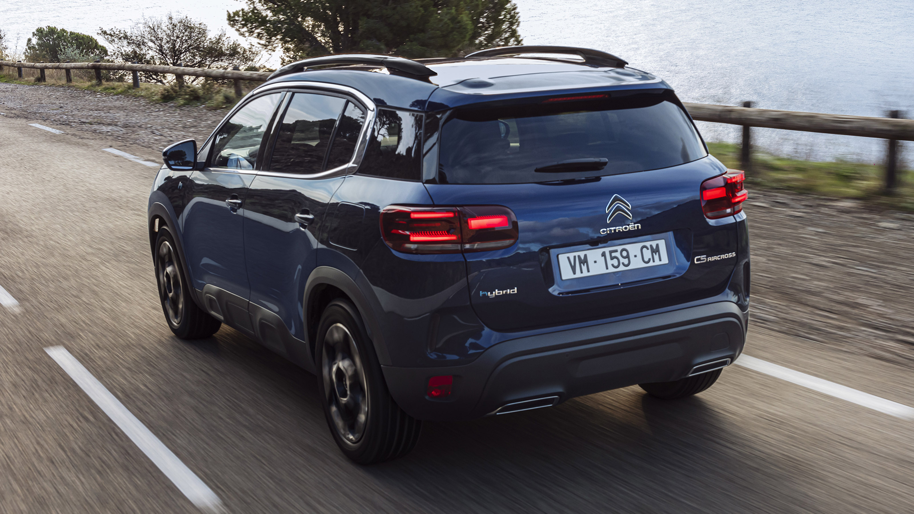 Citroen C5 Aircross facelift driving - rear
