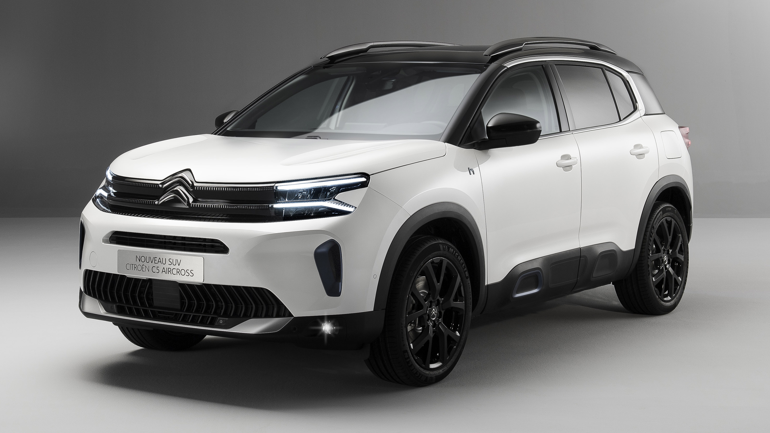 Citroen C5 Aircross facelift in white