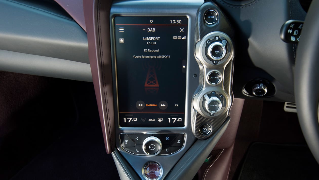 McLaren 720S coupe - dashboard