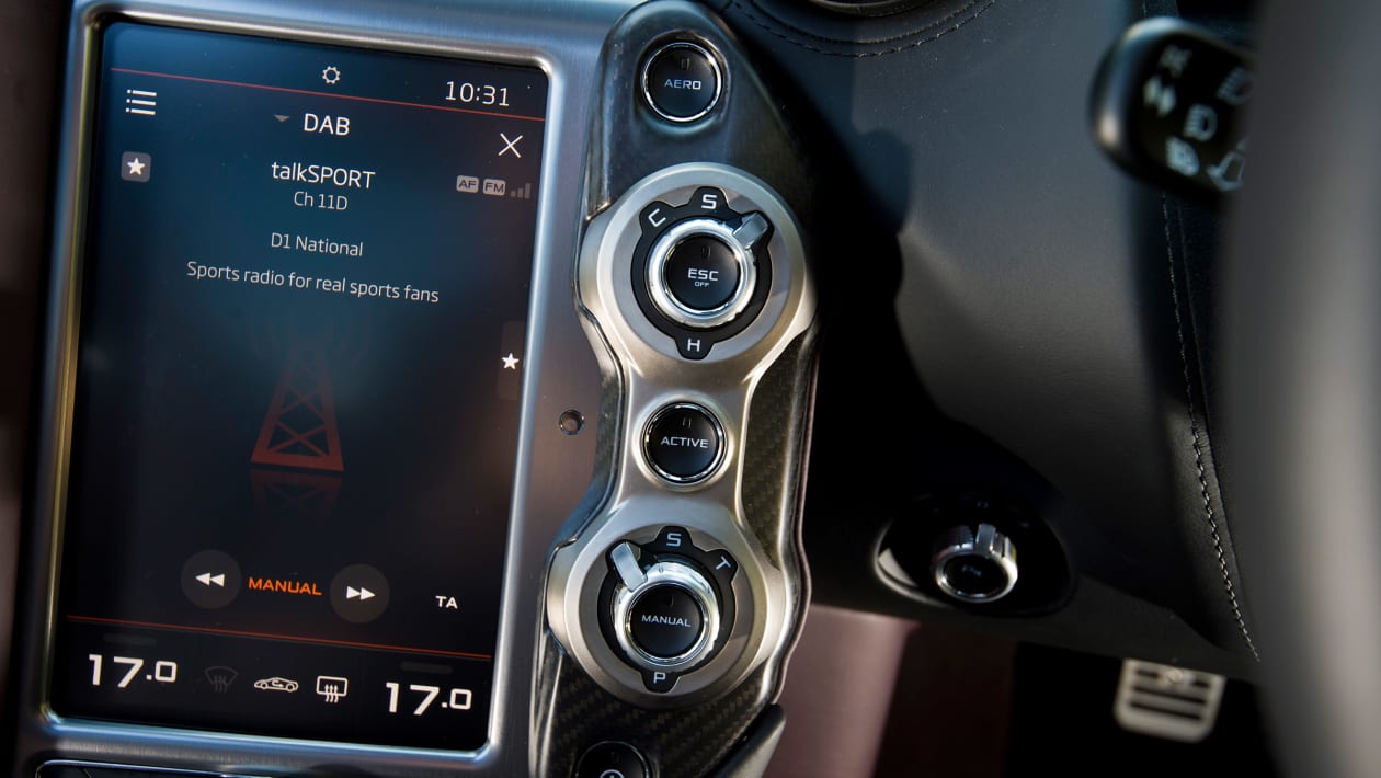 McLaren 720S coupe - infotainment 