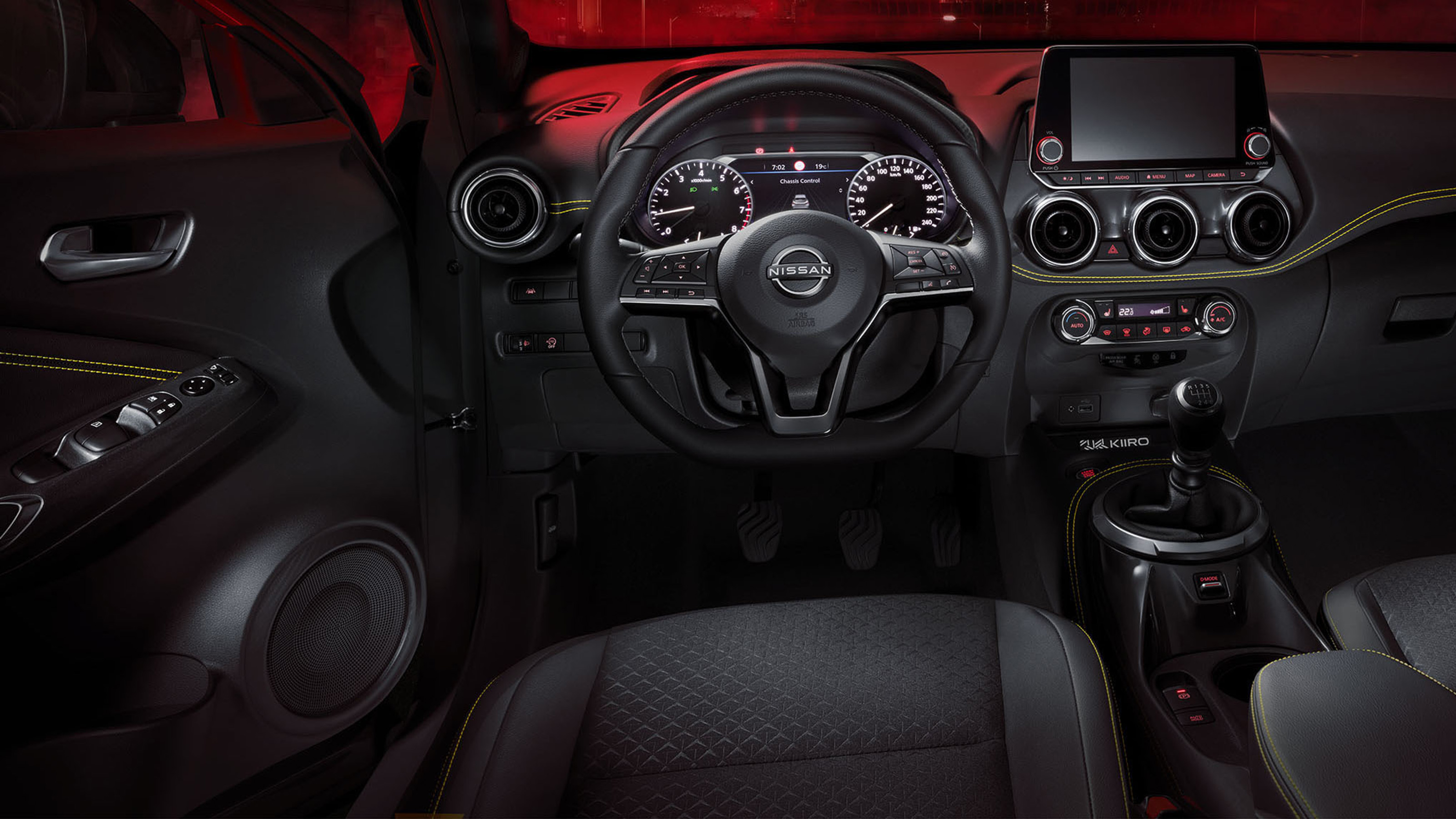 Nissan Juke Kiiro interior