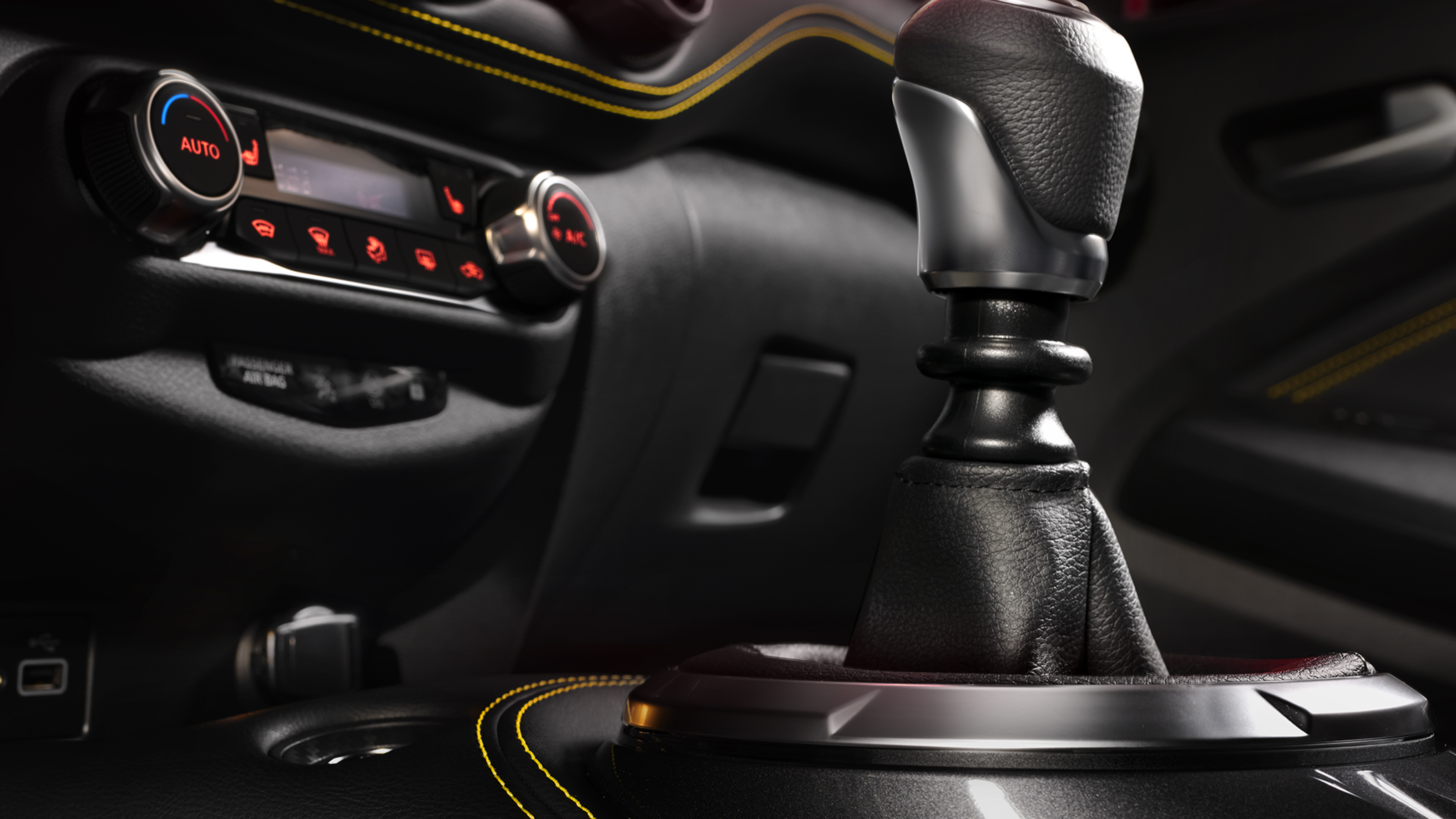  Nissan Juke Kiiro interior detail
