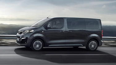 Peugeot e-Traveller MPV side panning