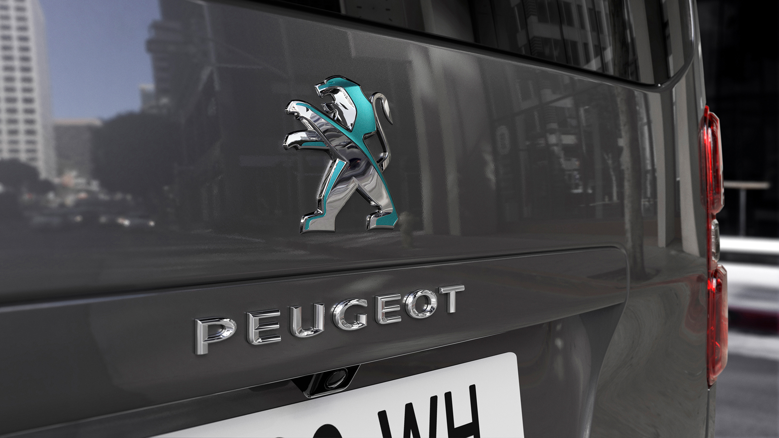 Peugeot e-Traveller MPV rear badge