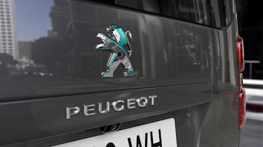 Peugeot e-Traveller MPV rear badge