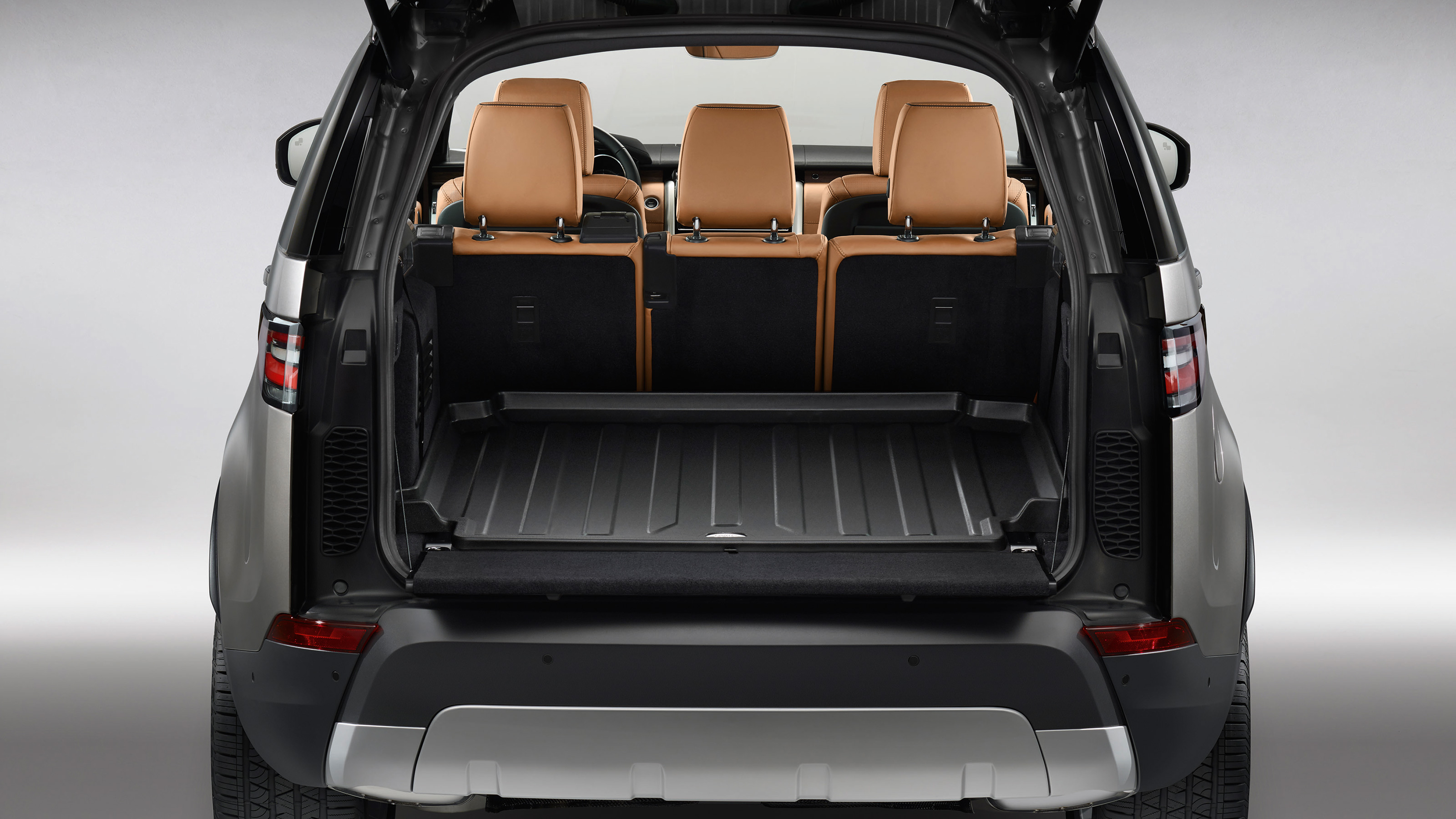 2016 Land Rover Discovery boot