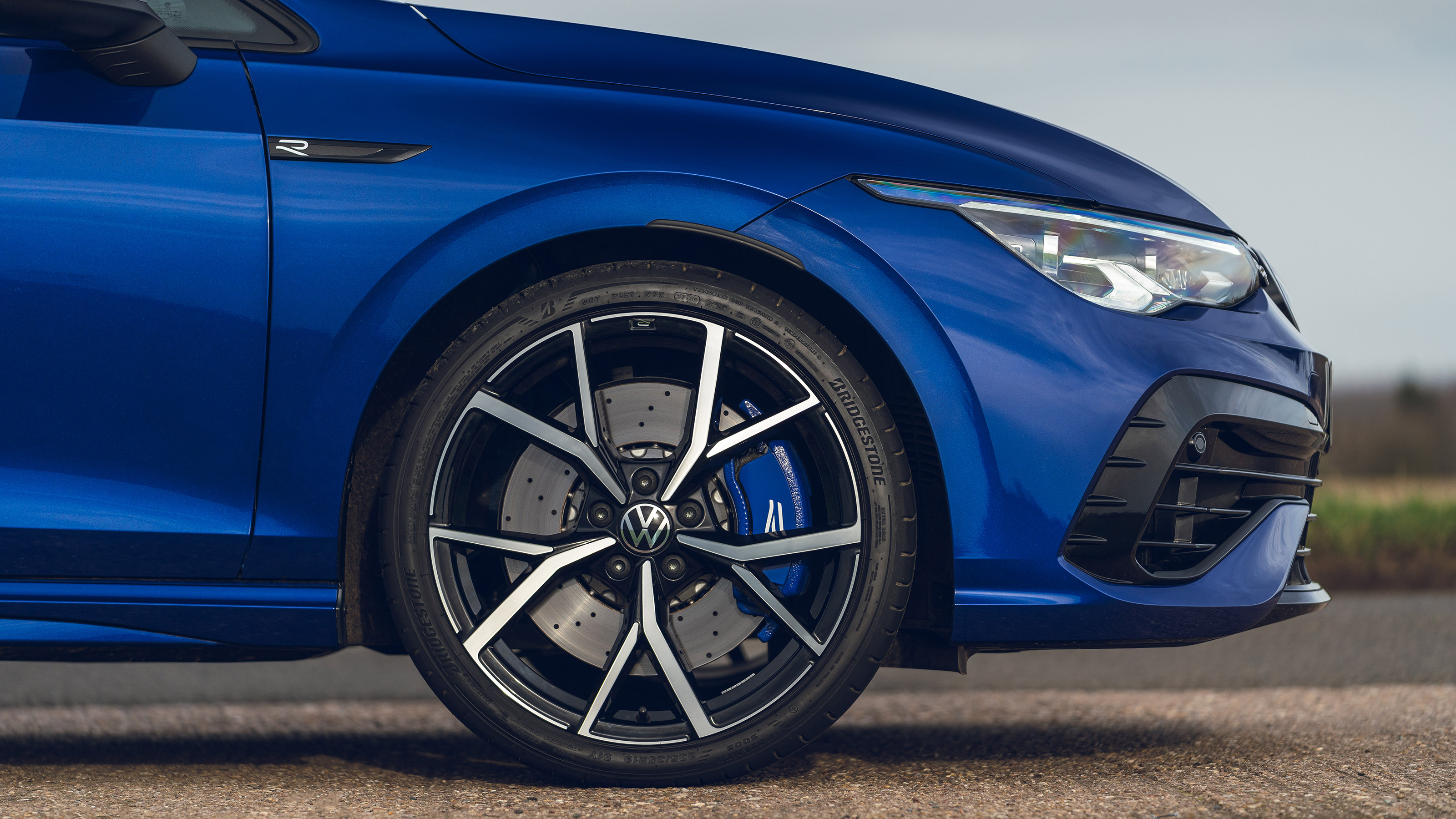 Volkswagen Golf R wheel
