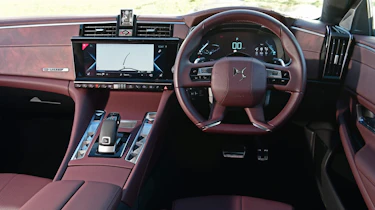 DS 9 saloon - interior