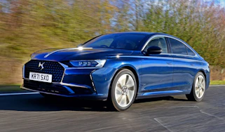 DS 9 saloon - front 3/4