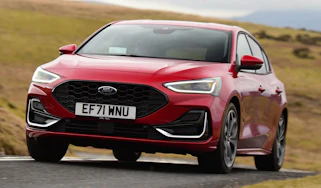 Ford Focus - front 3/4 dynamic