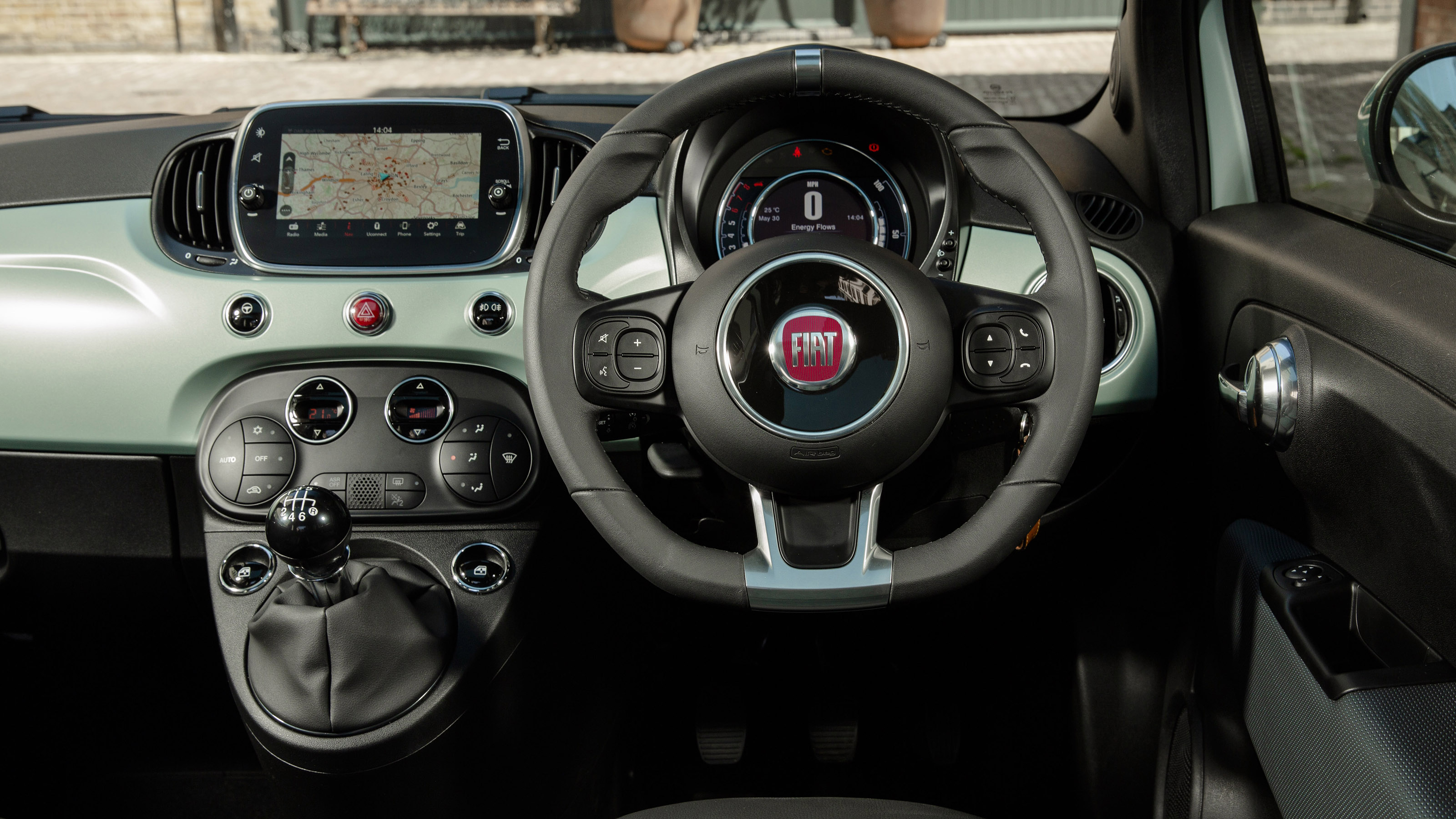 2019 Fiat 500 interior