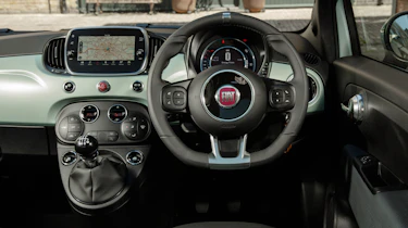2019 Fiat 500 interior