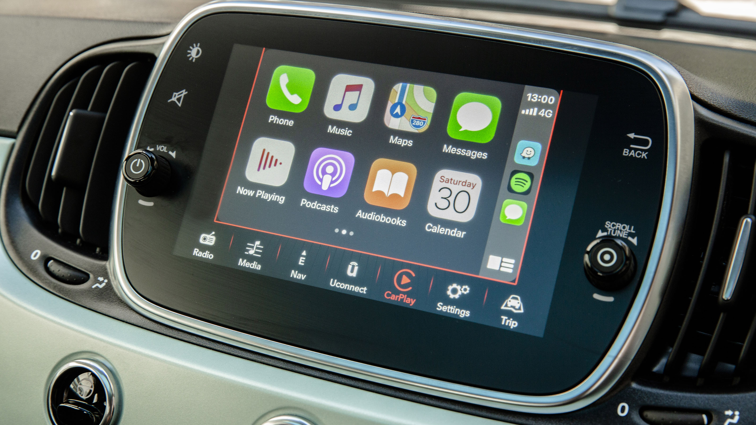 2019 Fiat 500 screen