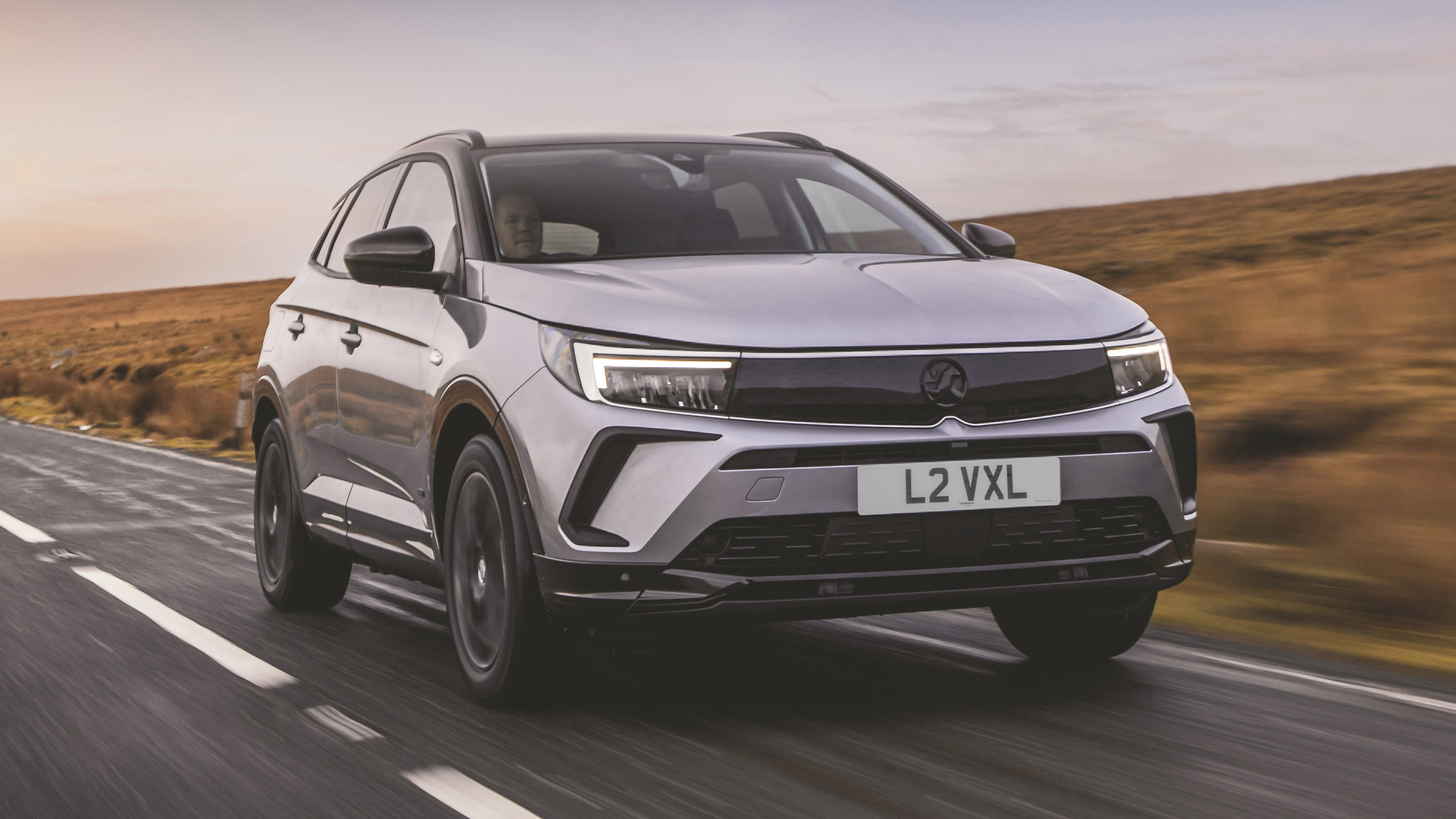 Vauxhall Grandland SUV - front 3/4 dynamic