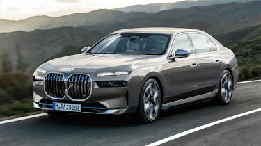 BMW i7 driving - front