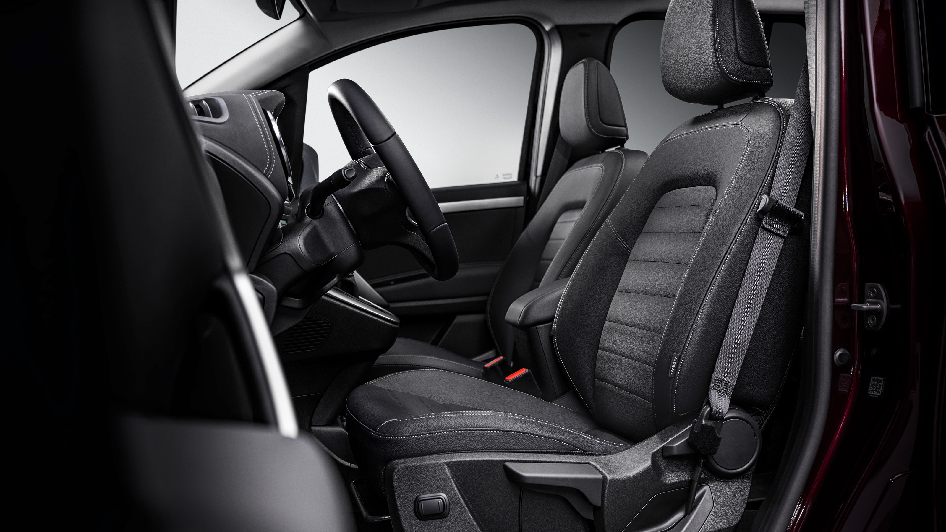 Mercedes T-Class 2022  - front seats