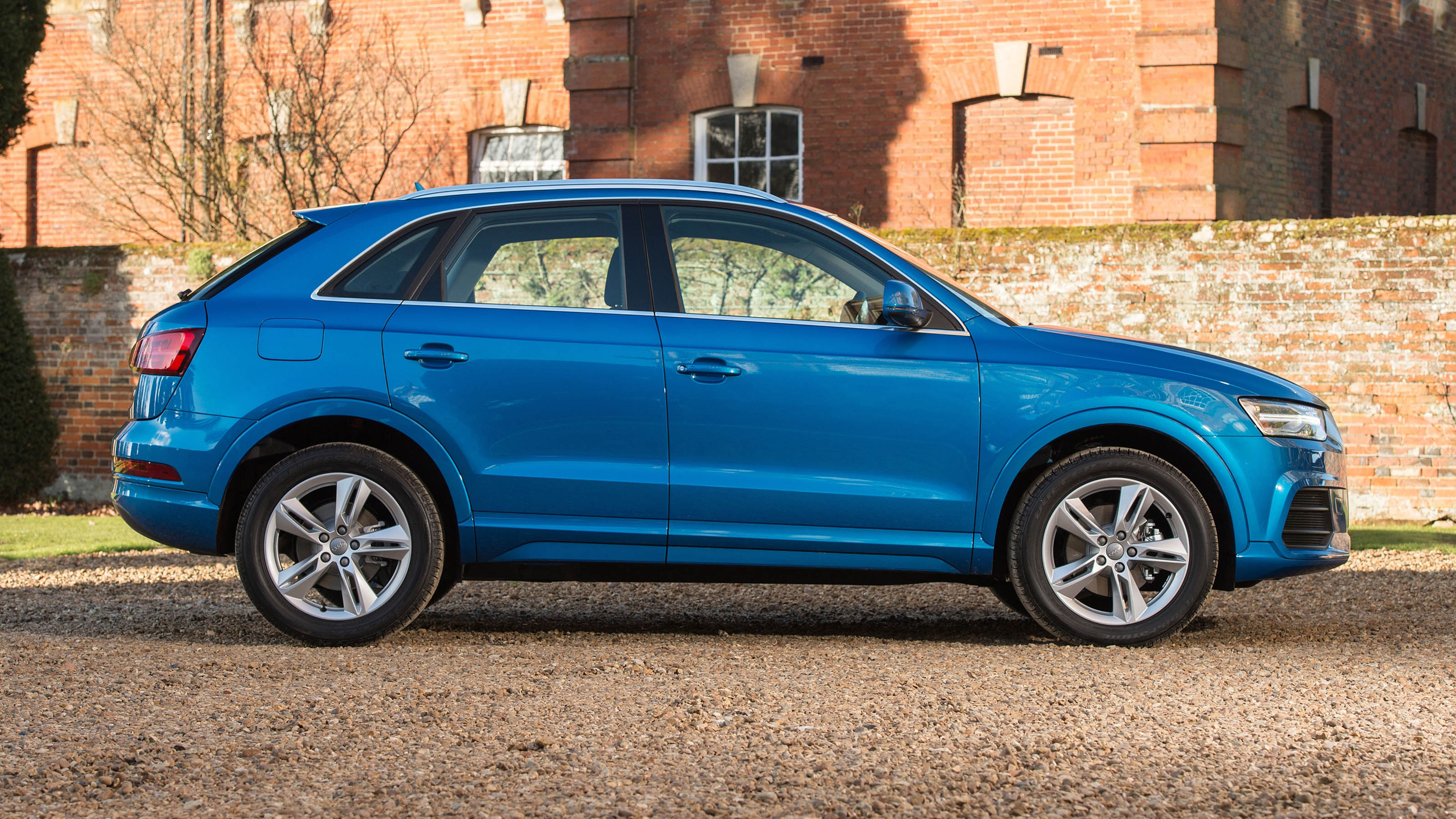 2015 Audi Q3 side