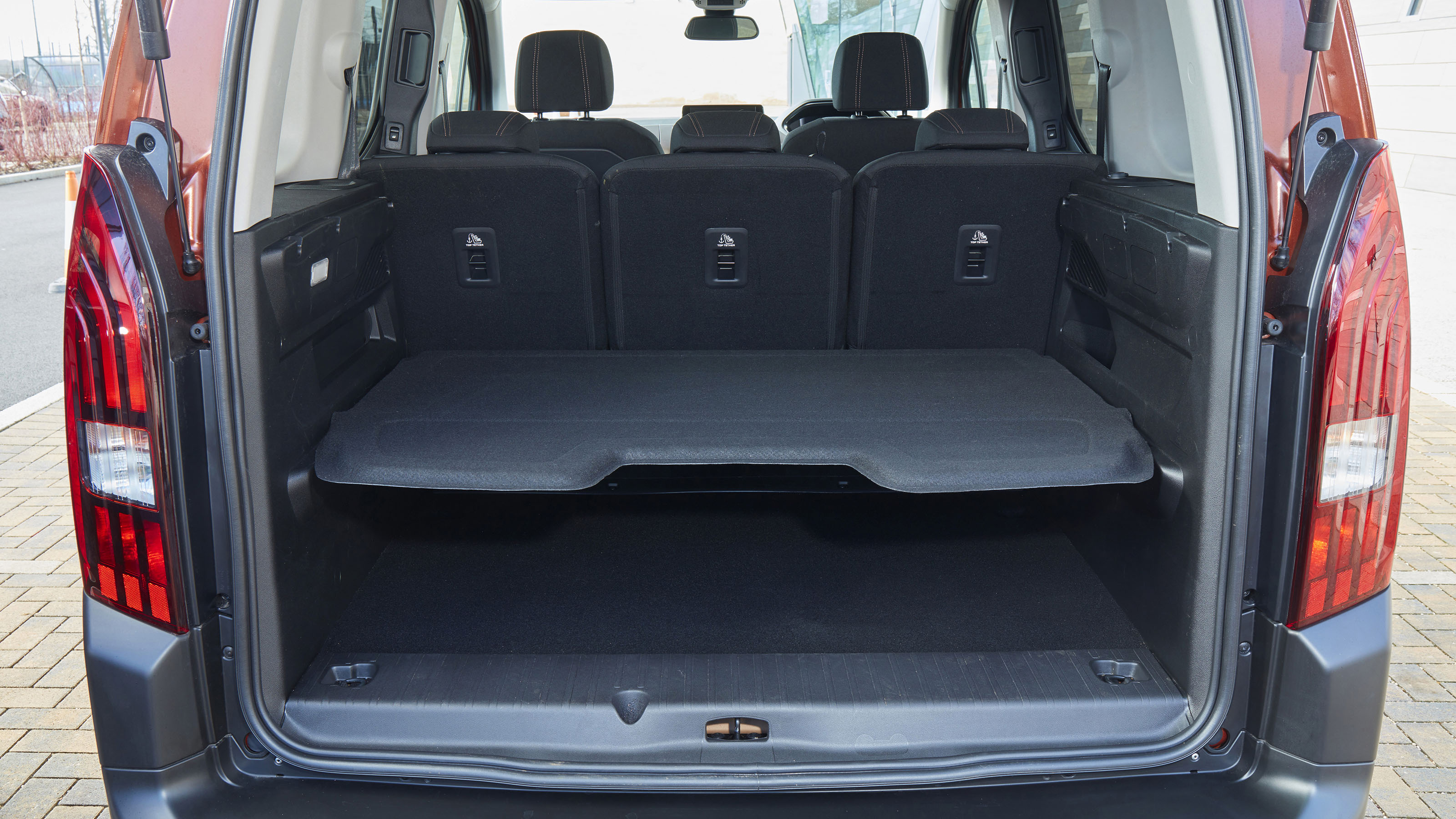 Peugeot e-Rifter boot - divided