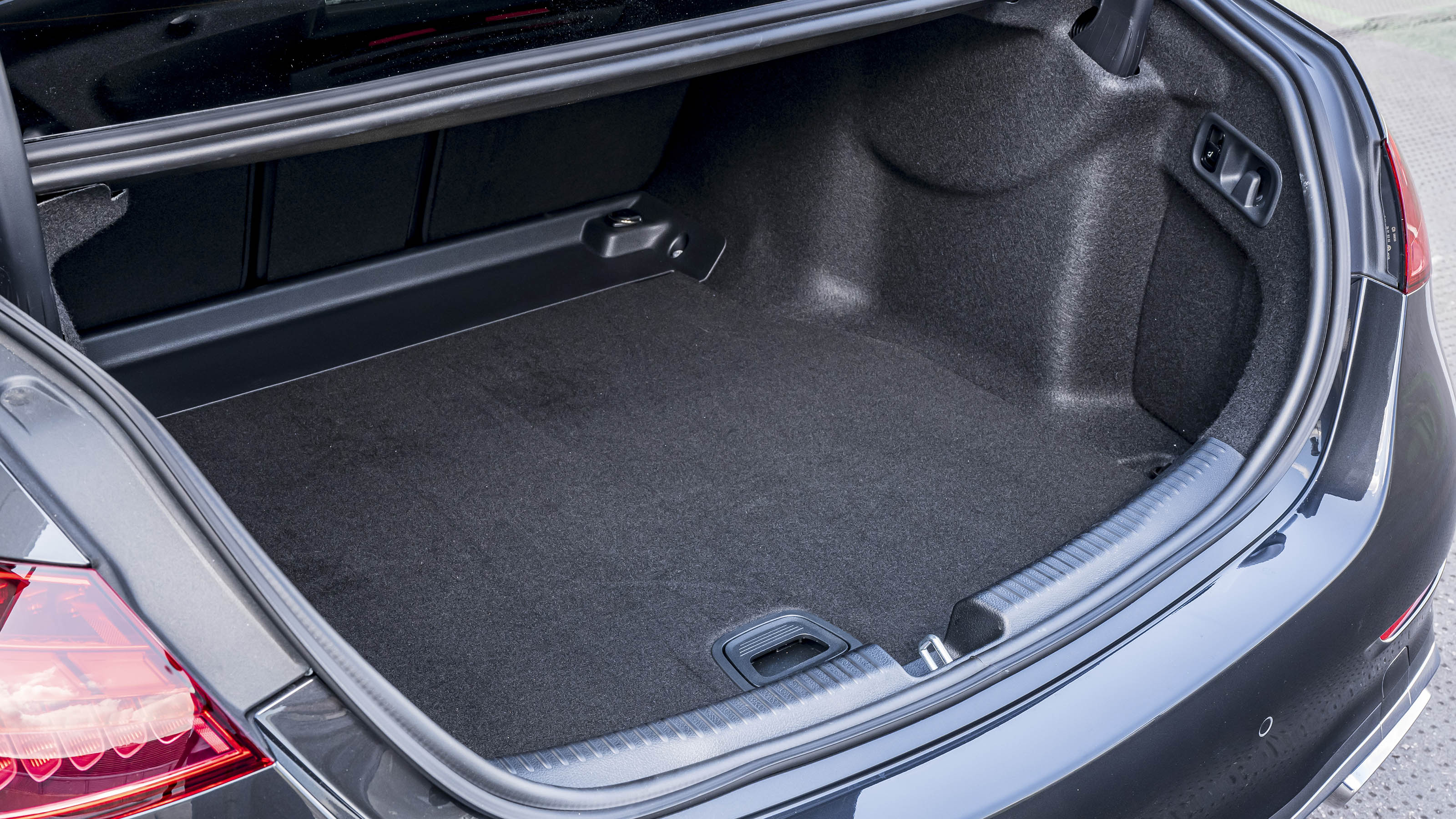 Mercedes C-Class saloon boot