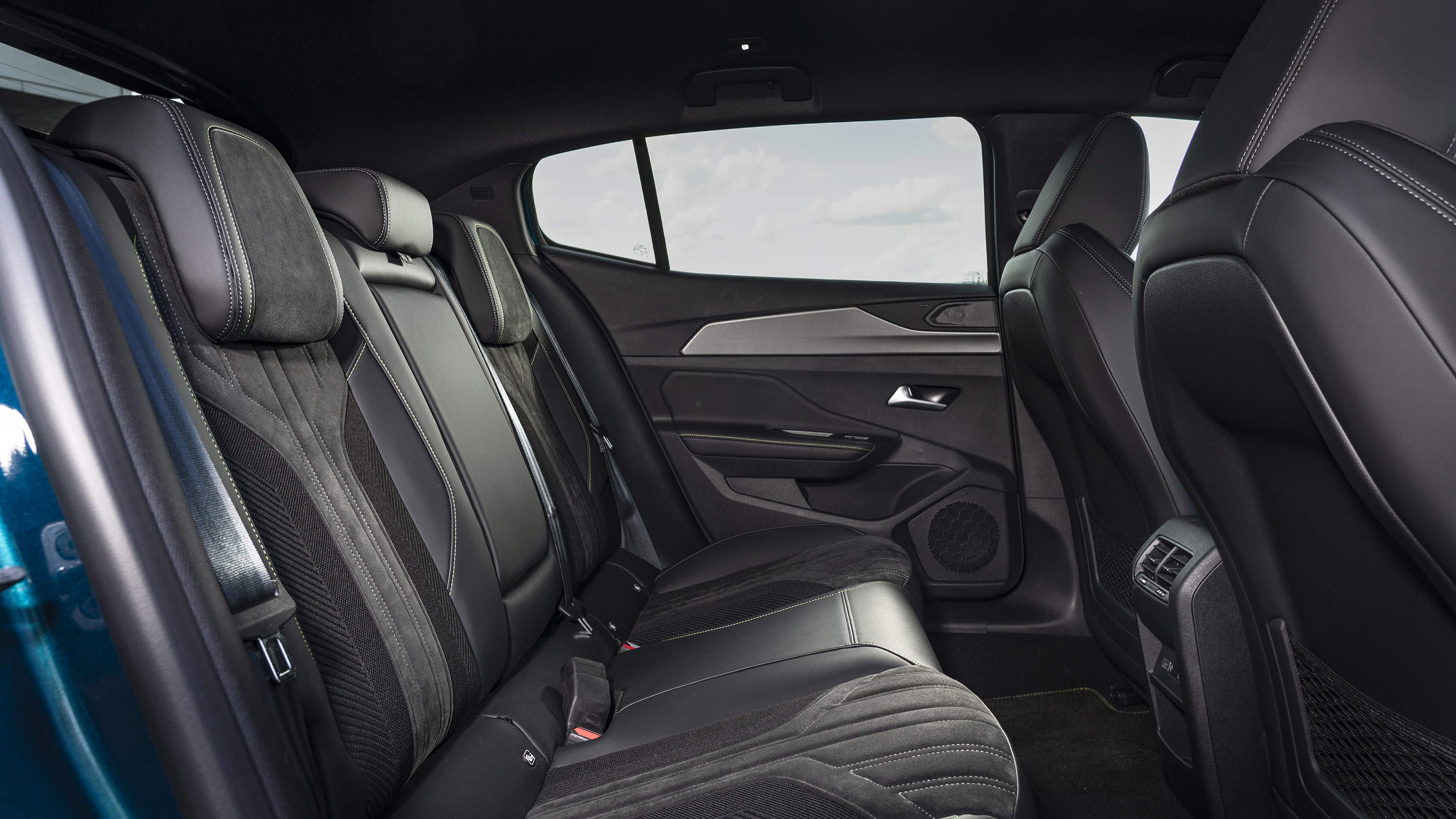 Peugeot 408 rear seats