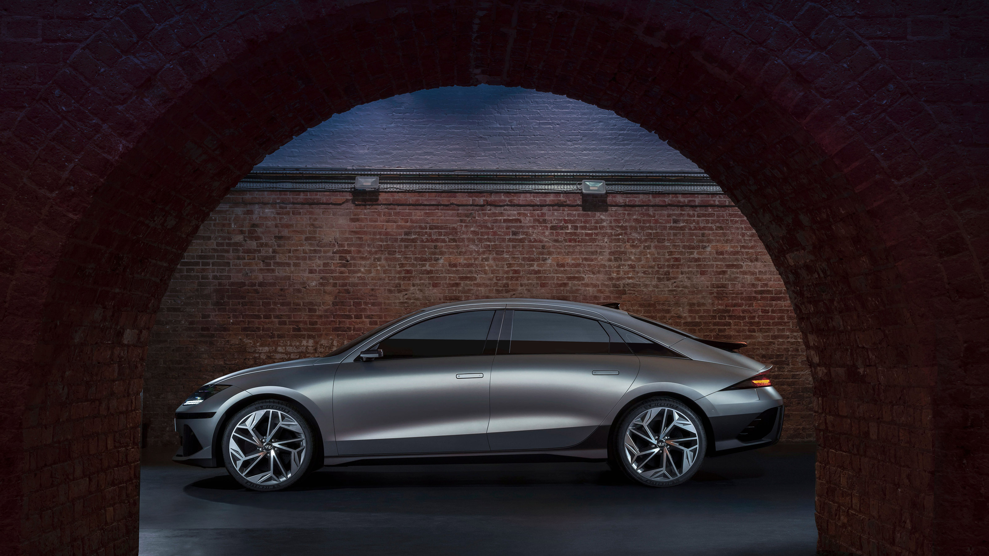 Hyundai Ioniq 6 side view