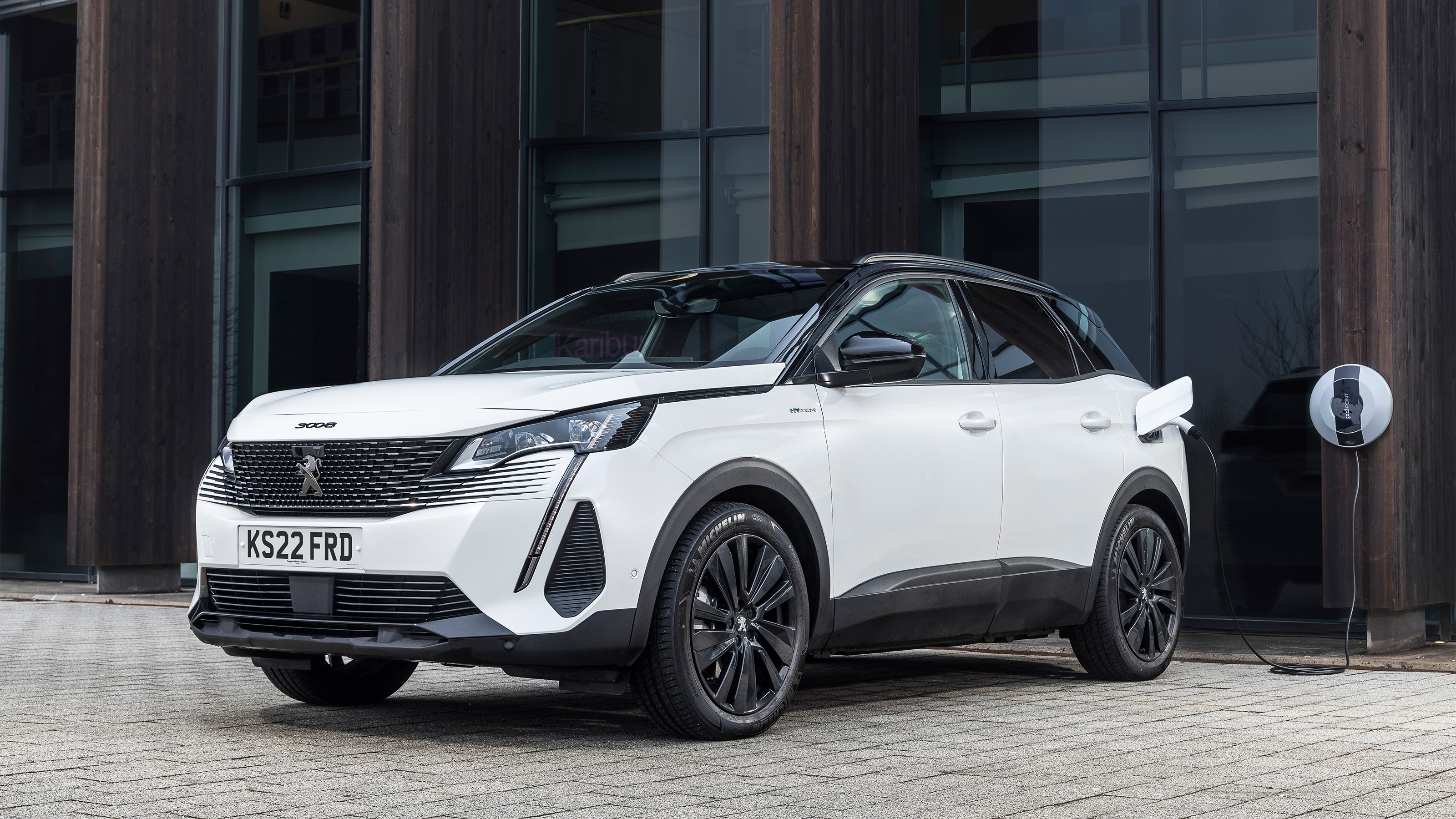 2022 Peugeot 5008 fromt passenger side