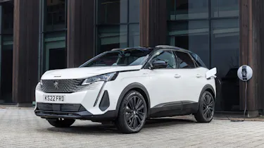 2022 Peugeot 5008 fromt passenger side
