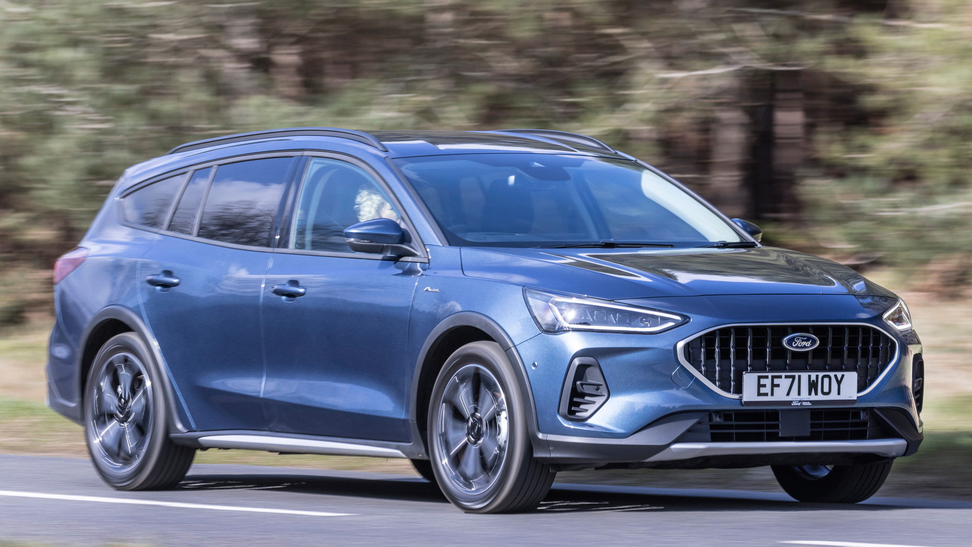 2022 Ford Focus Estate - front 1