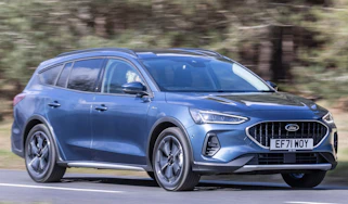 2022 Ford Focus Estate - front 1