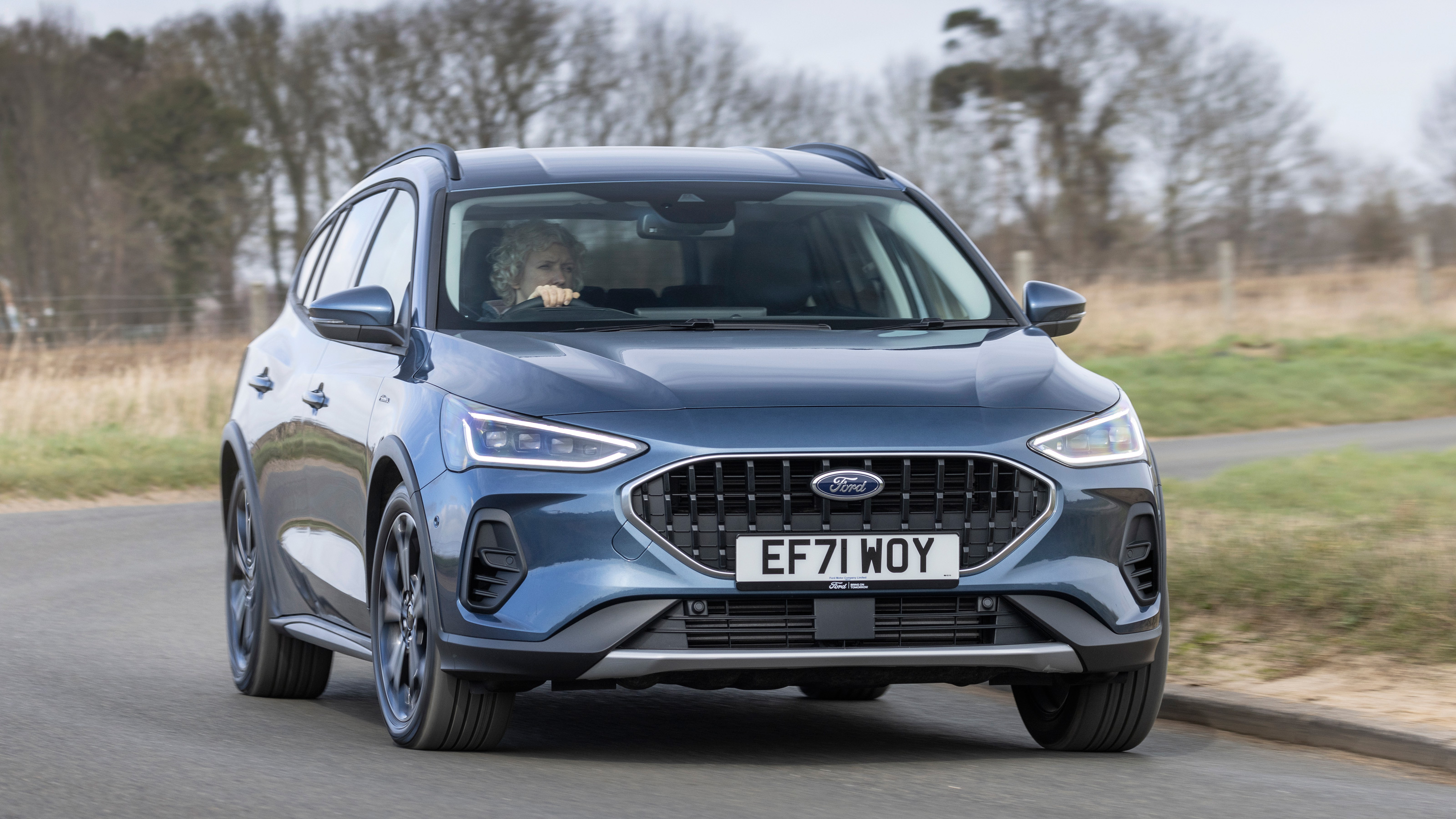 2022 Ford Focus Estate - front 2