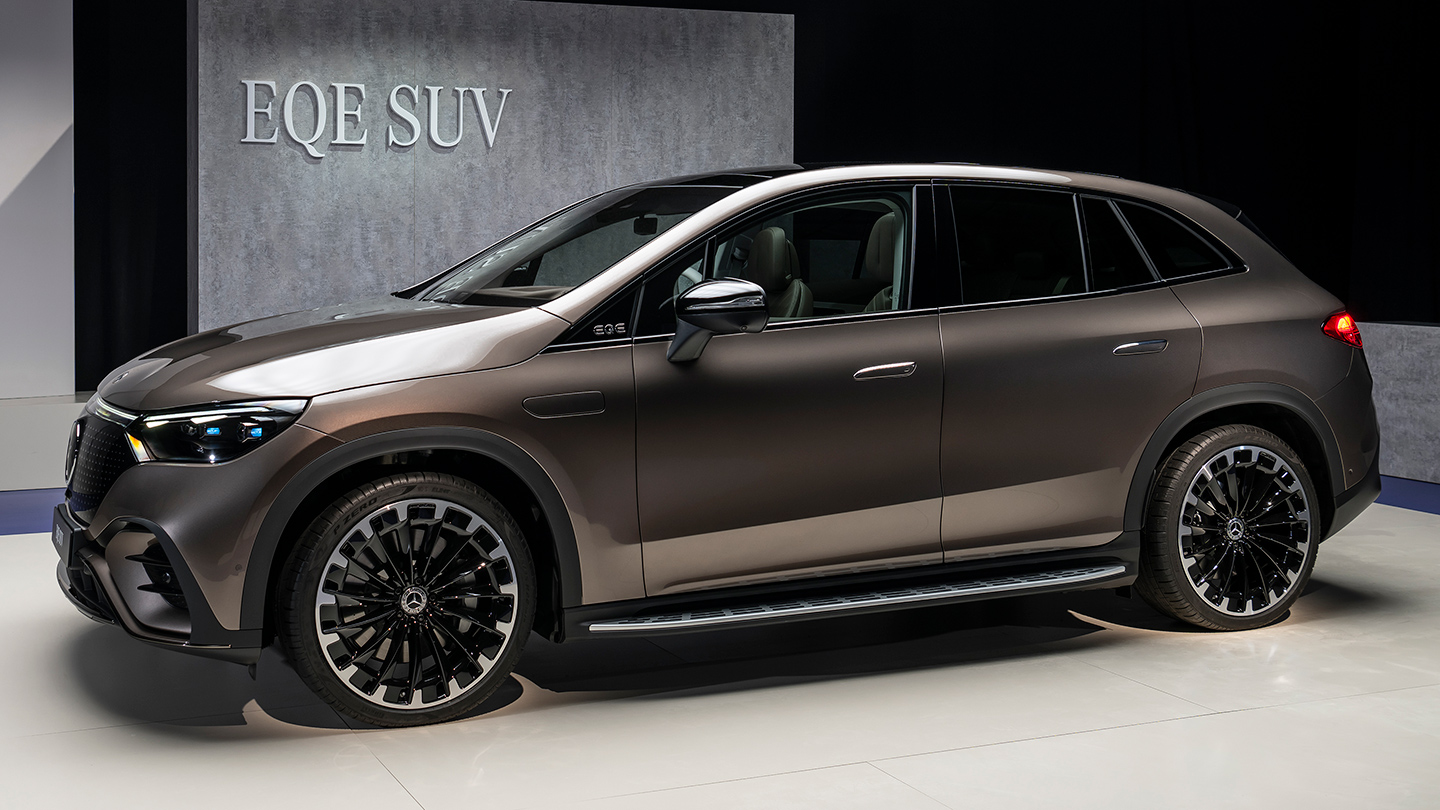 Mercedes EQE SUV - side